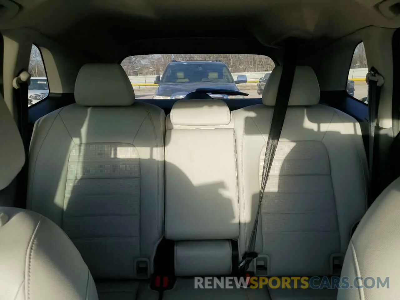 10 Photograph of a damaged car 2HKRS4H78RH431485 HONDA CRV 2024