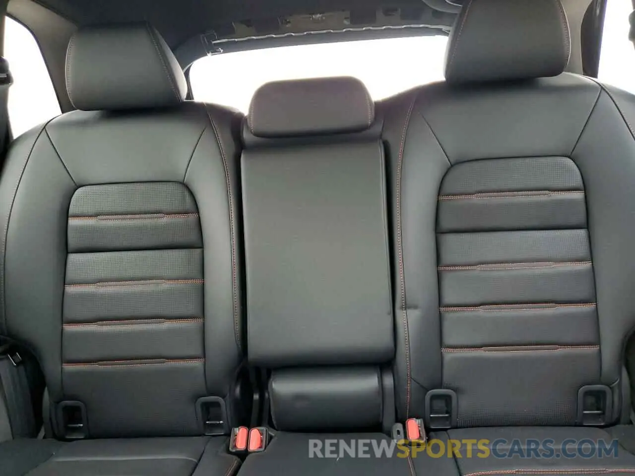 10 Photograph of a damaged car 2HKRS6H82RH812818 HONDA CRV 2024