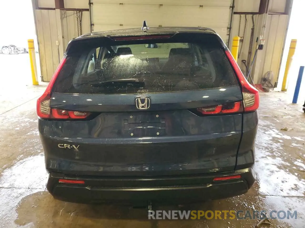 6 Photograph of a damaged car 7FARS4H23RE016923 HONDA CRV 2024
