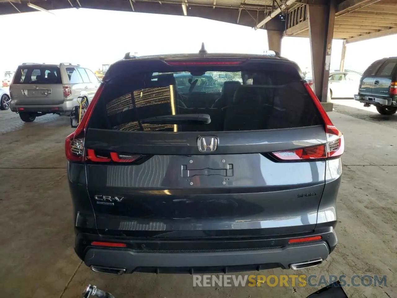 6 Photograph of a damaged car 7FARS5H82RE014073 HONDA CRV 2024