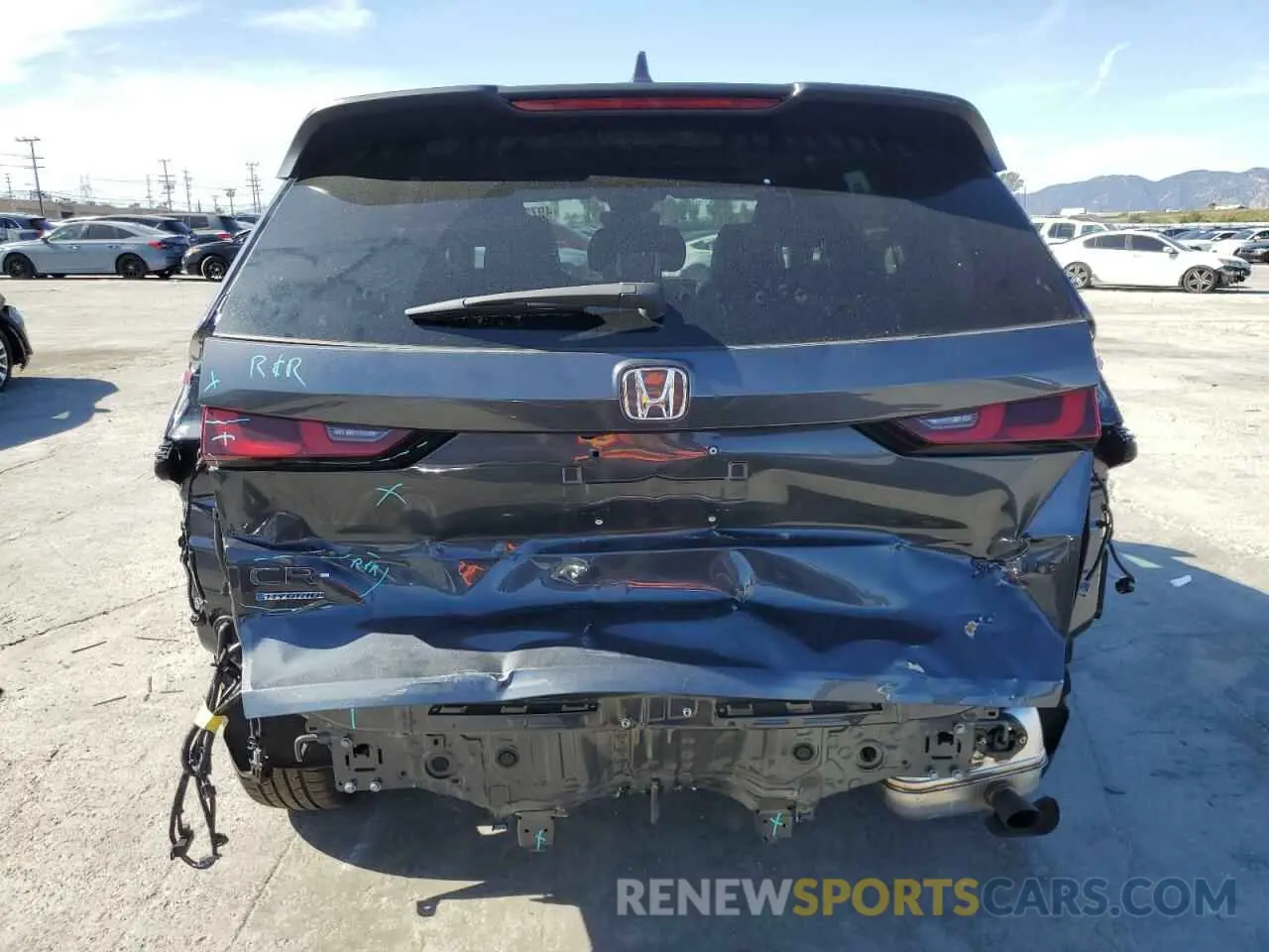 6 Photograph of a damaged car 7FARS5H86SE022067 HONDA CRV 2025