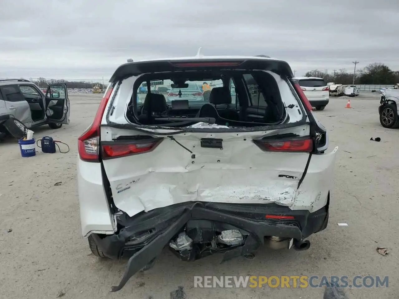 6 Photograph of a damaged car 7FARS5H8XSE001027 HONDA CRV 2025