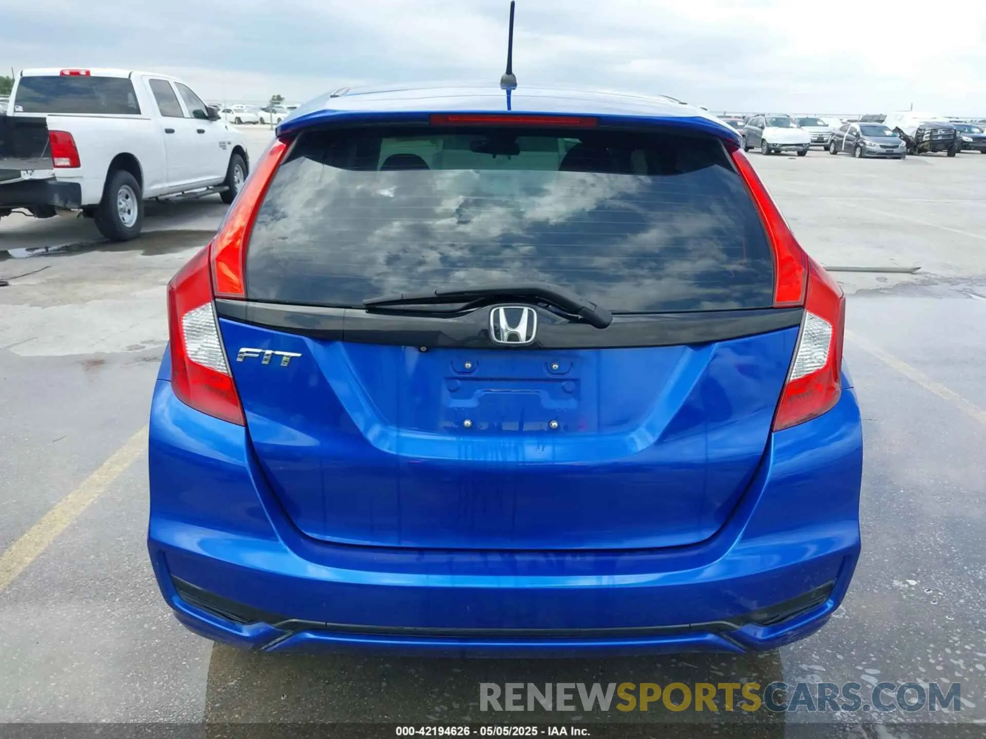 16 Photograph of a damaged car 3HGGK5G49KM726763 HONDA FIT 2019