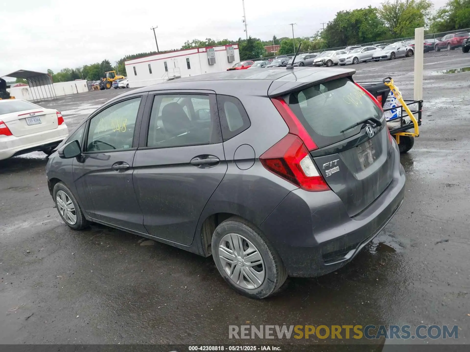 3 Фотография поврежденного автомобиля 3HGGK5H40KM735754 HONDA FIT 2019