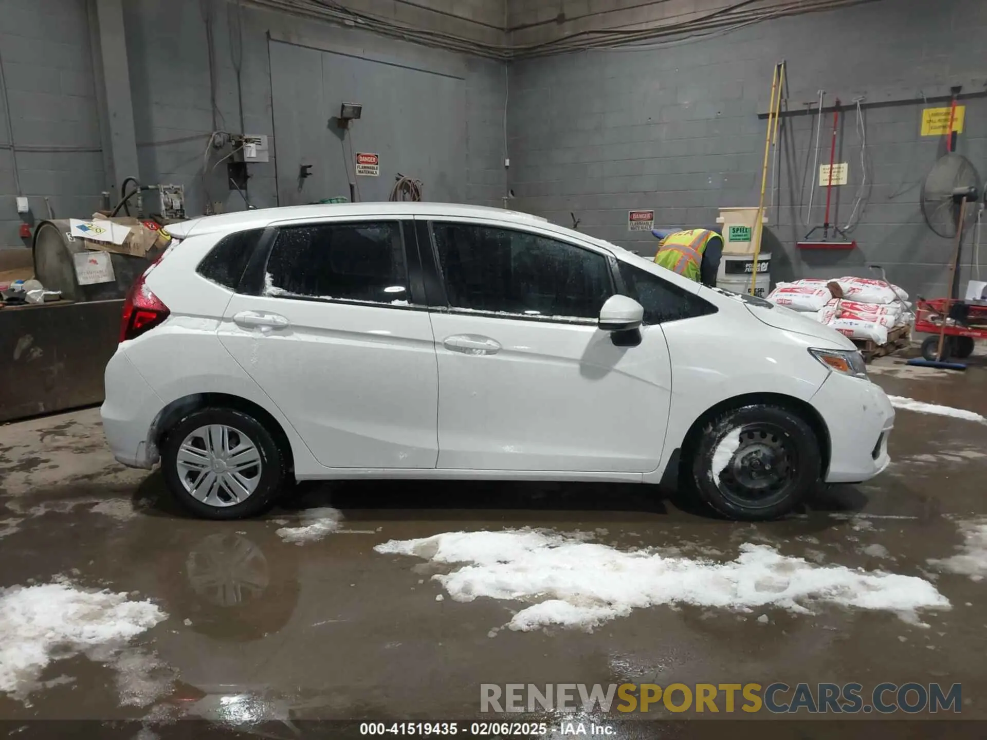 13 Photograph of a damaged car 3HGGK5H42KM706997 HONDA FIT 2019