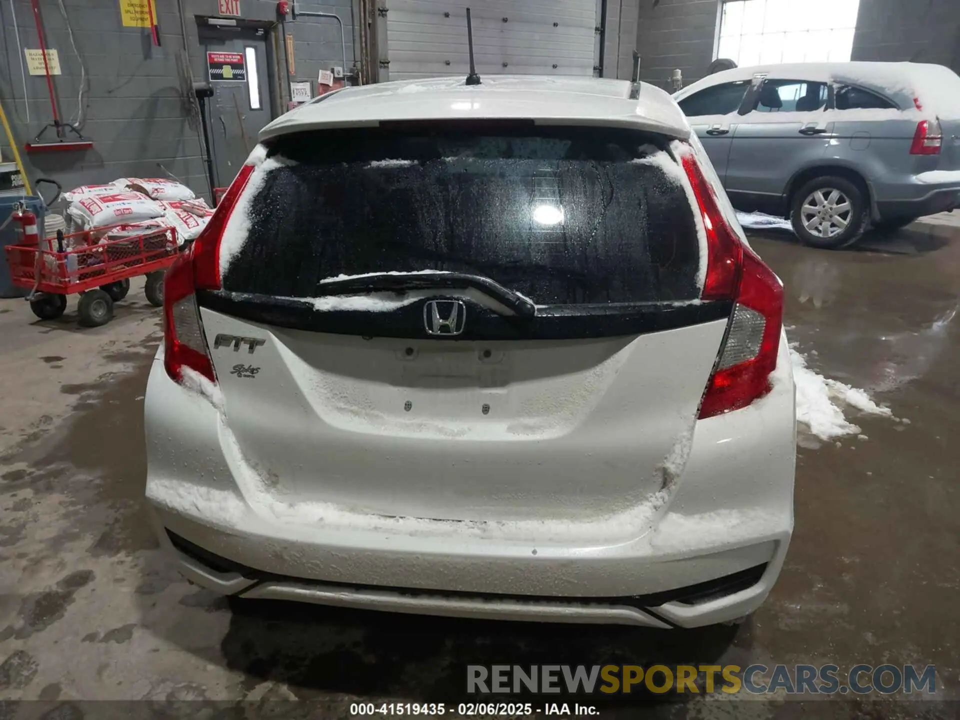 16 Photograph of a damaged car 3HGGK5H42KM706997 HONDA FIT 2019