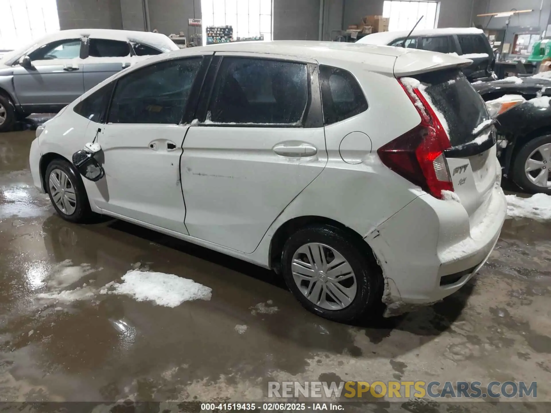 3 Photograph of a damaged car 3HGGK5H42KM706997 HONDA FIT 2019