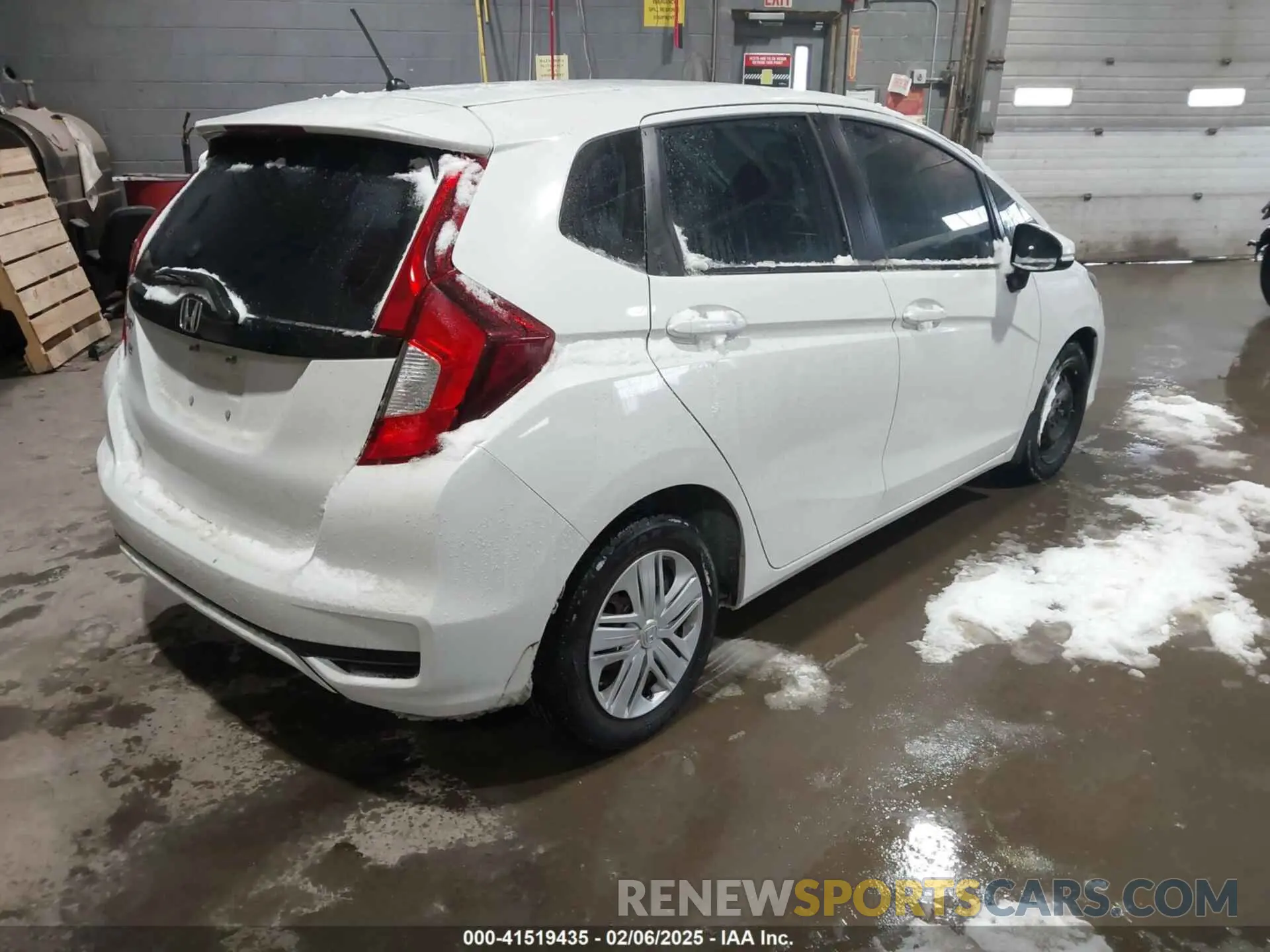 4 Photograph of a damaged car 3HGGK5H42KM706997 HONDA FIT 2019