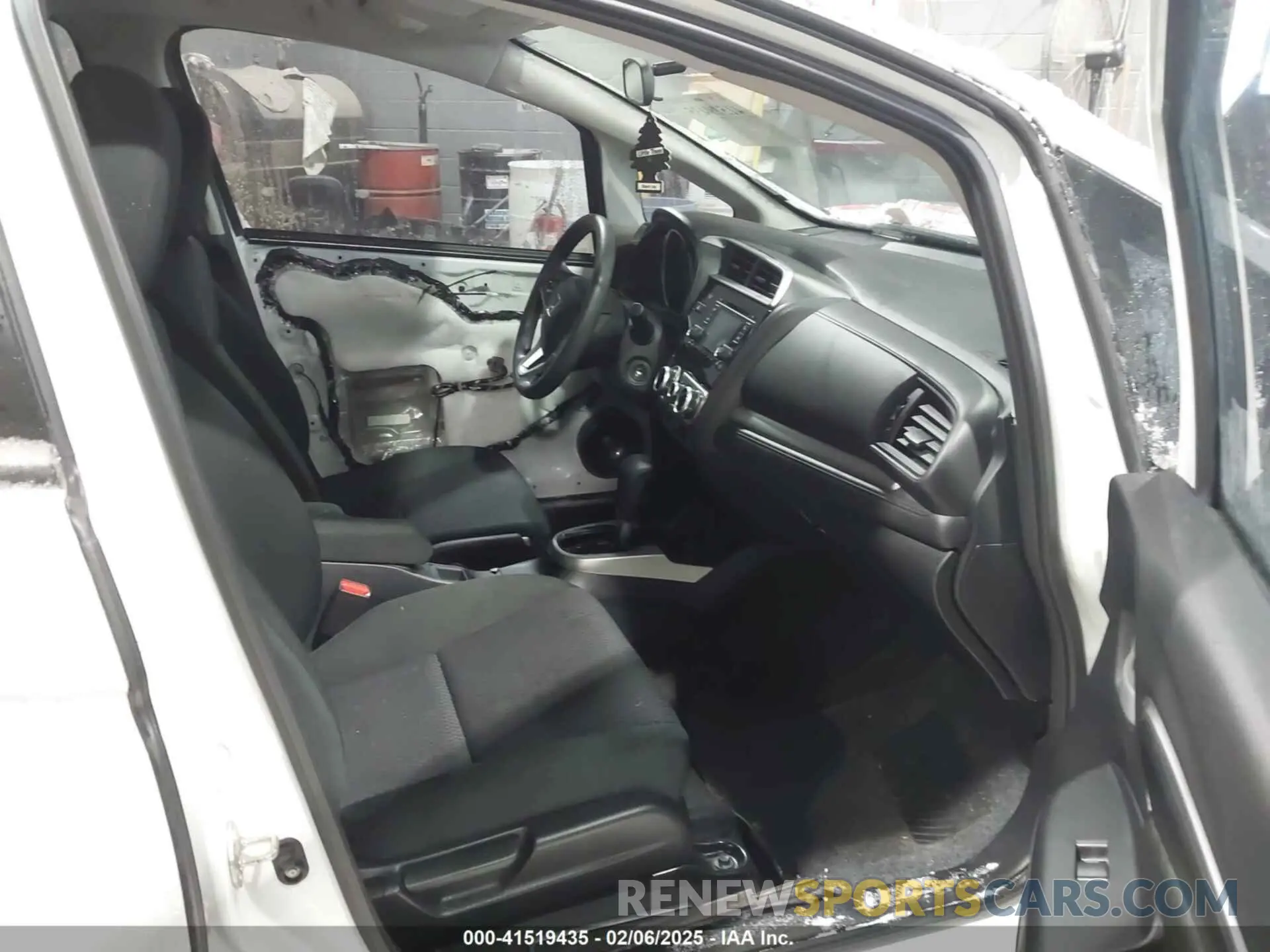 5 Photograph of a damaged car 3HGGK5H42KM706997 HONDA FIT 2019