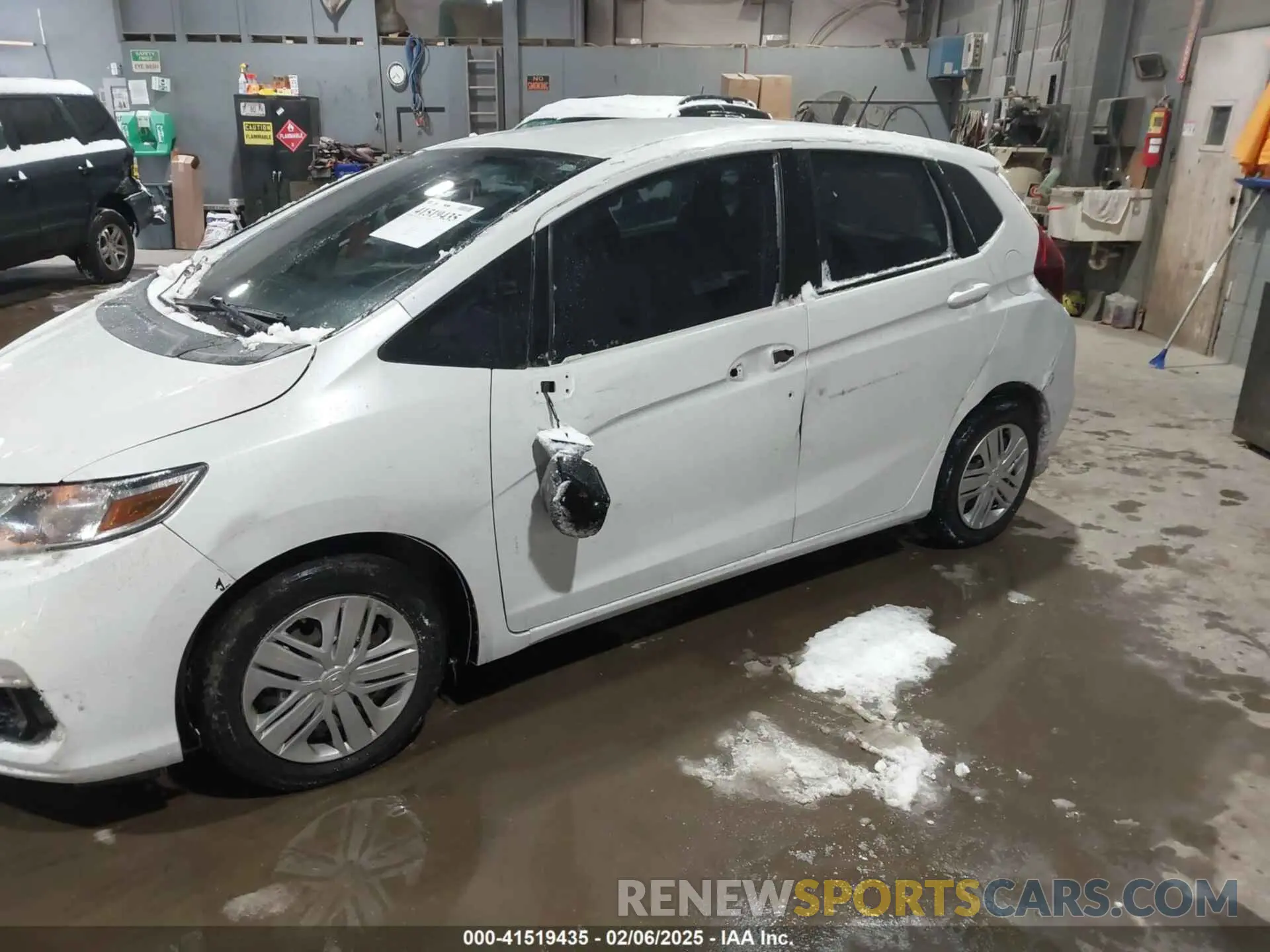 6 Photograph of a damaged car 3HGGK5H42KM706997 HONDA FIT 2019
