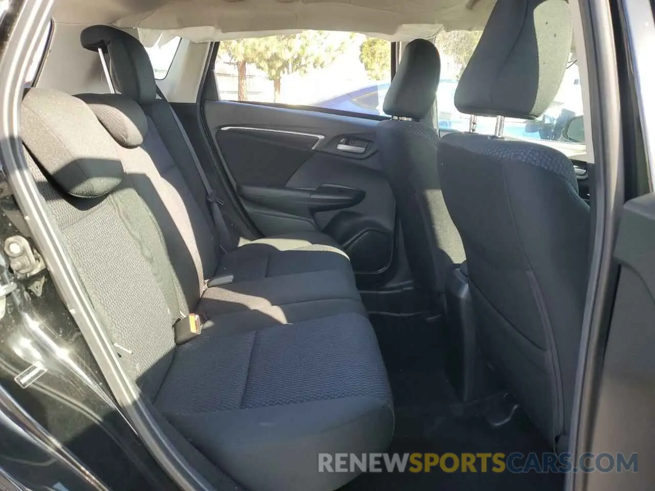11 Photograph of a damaged car 3HGGK5H42KM727445 HONDA FIT 2019