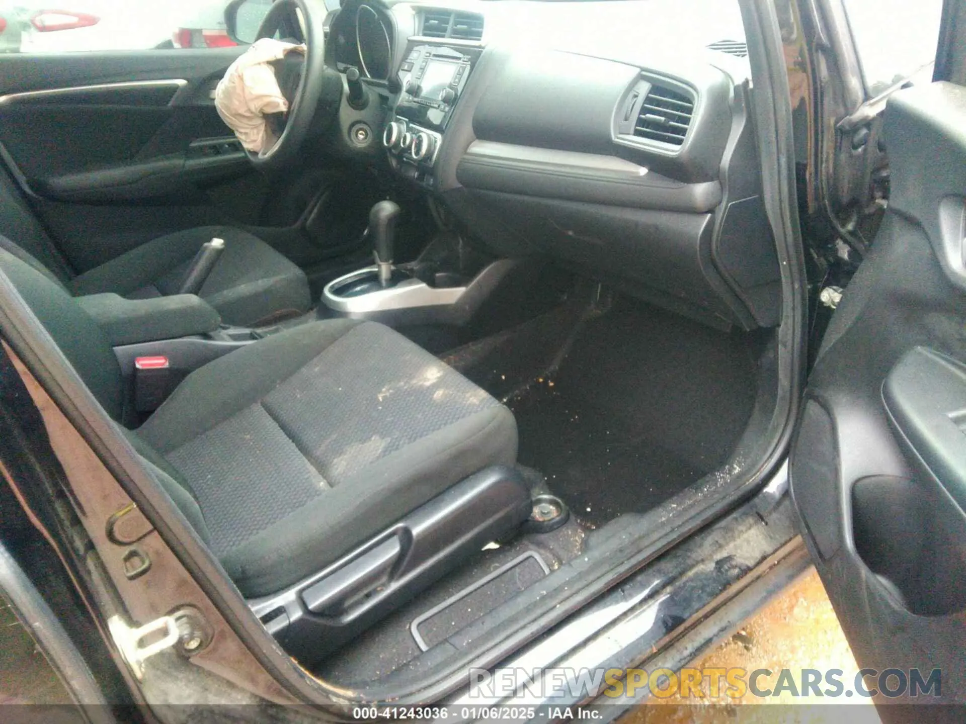 5 Photograph of a damaged car 3HGGK5H44KM744022 HONDA FIT 2019
