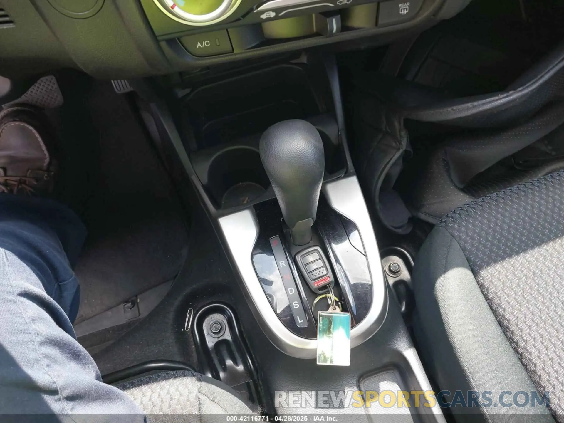 11 Photograph of a damaged car 3HGGK5H45KM701986 HONDA FIT 2019