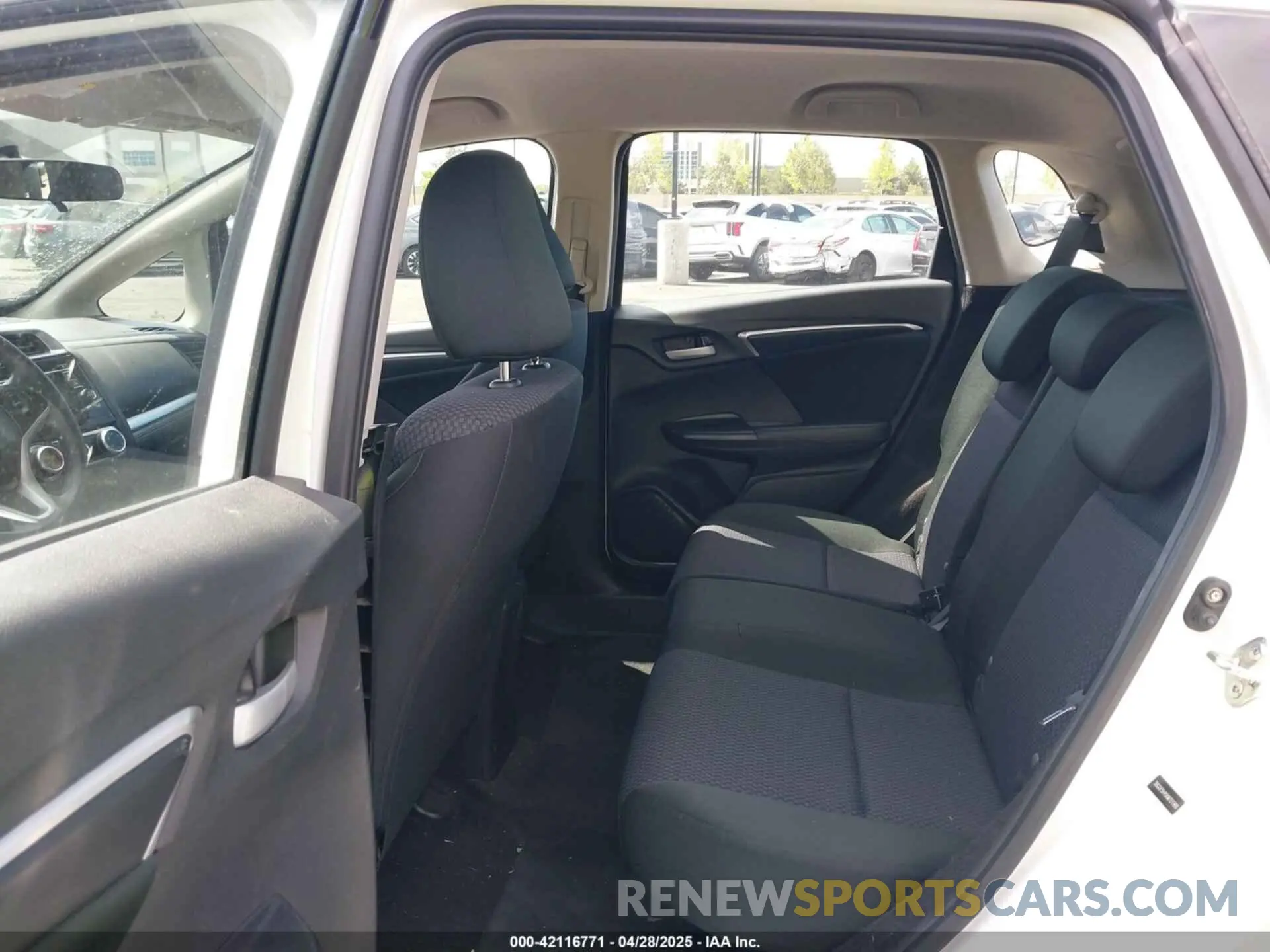 8 Photograph of a damaged car 3HGGK5H45KM701986 HONDA FIT 2019