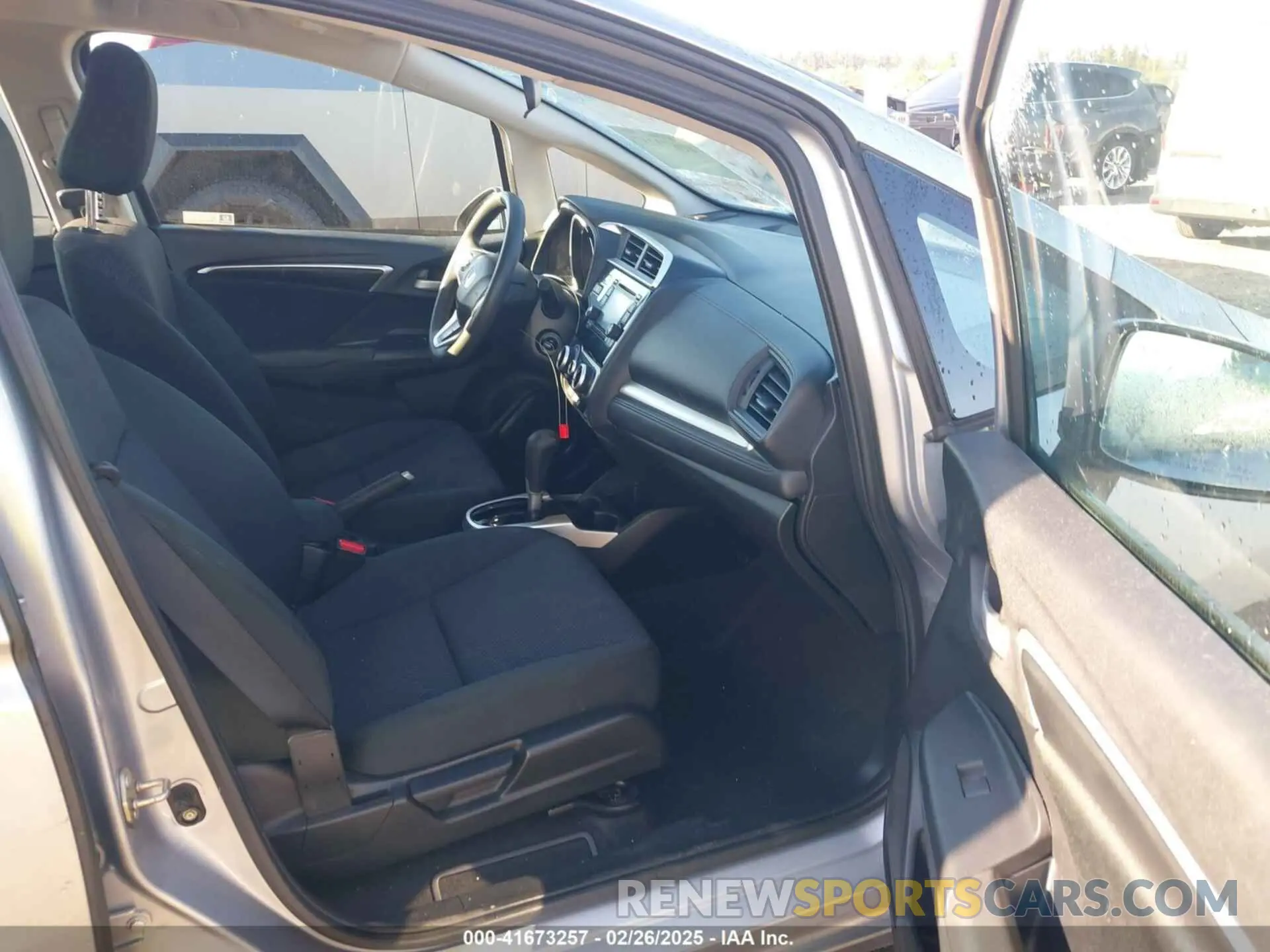 5 Photograph of a damaged car 3HGGK5H45KM727956 HONDA FIT 2019