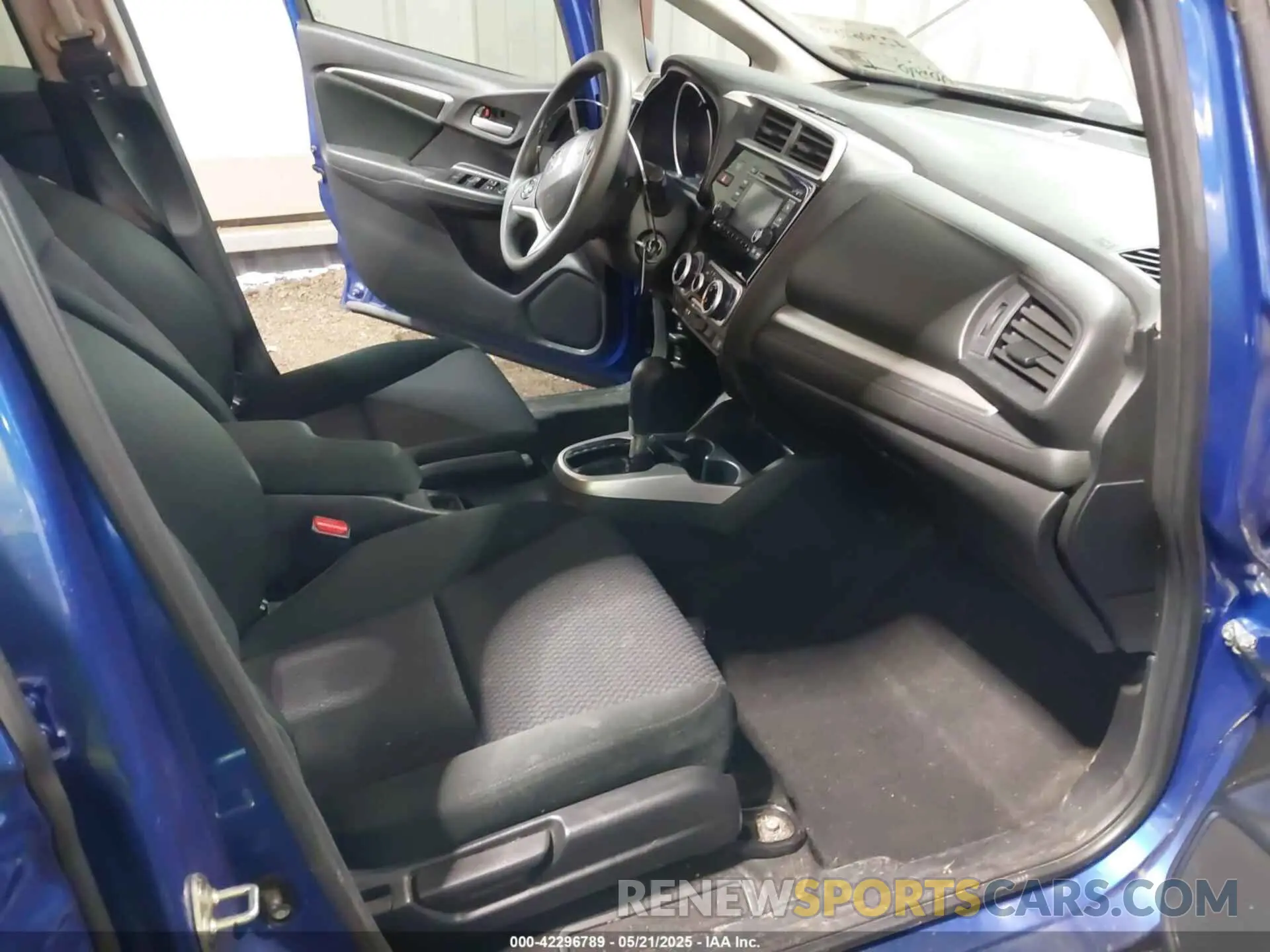5 Photograph of a damaged car 3HGGK5H47KM736786 HONDA FIT 2019