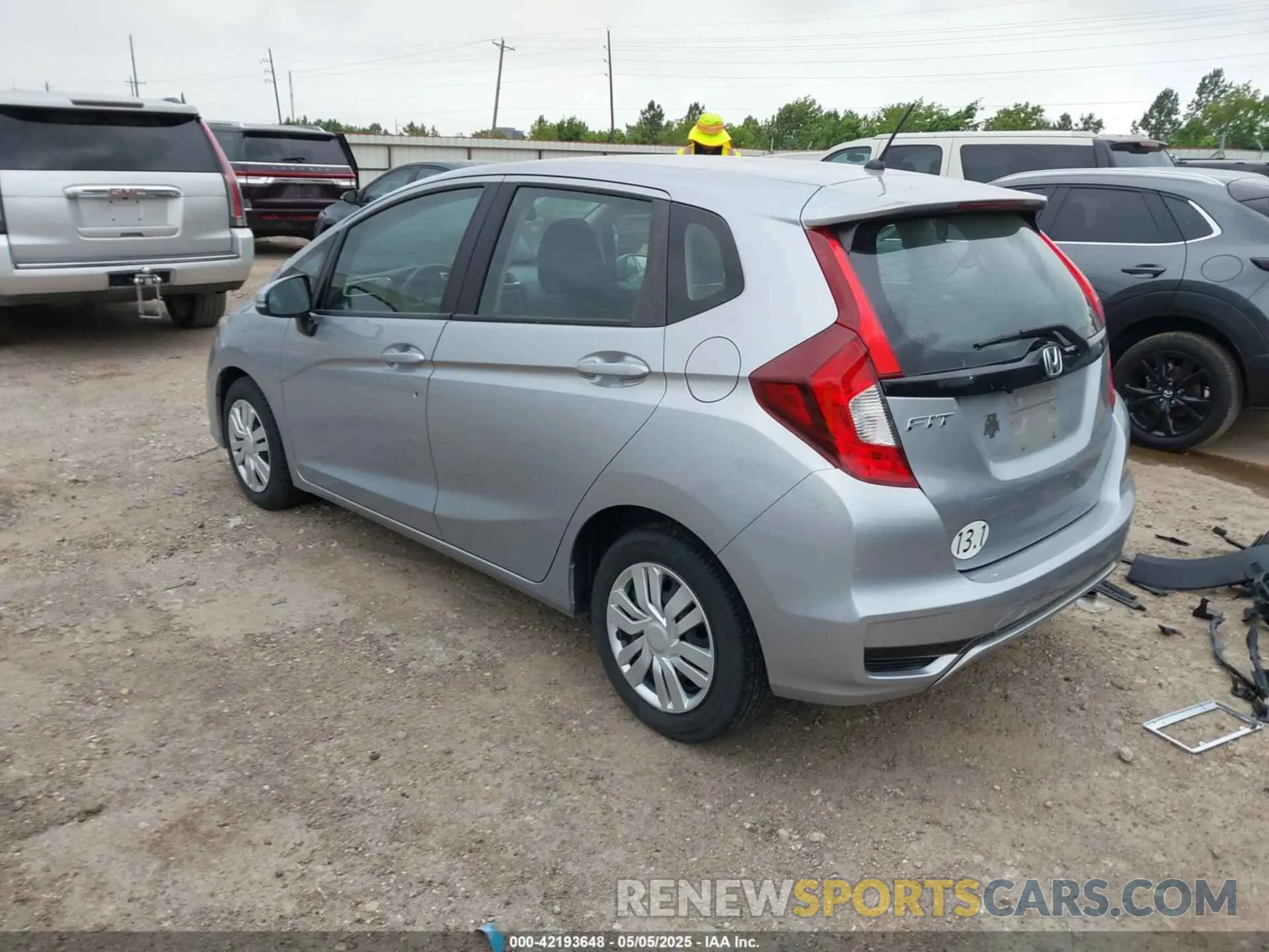 3 Фотография поврежденного автомобиля 3HGGK5H49KM732755 HONDA FIT 2019
