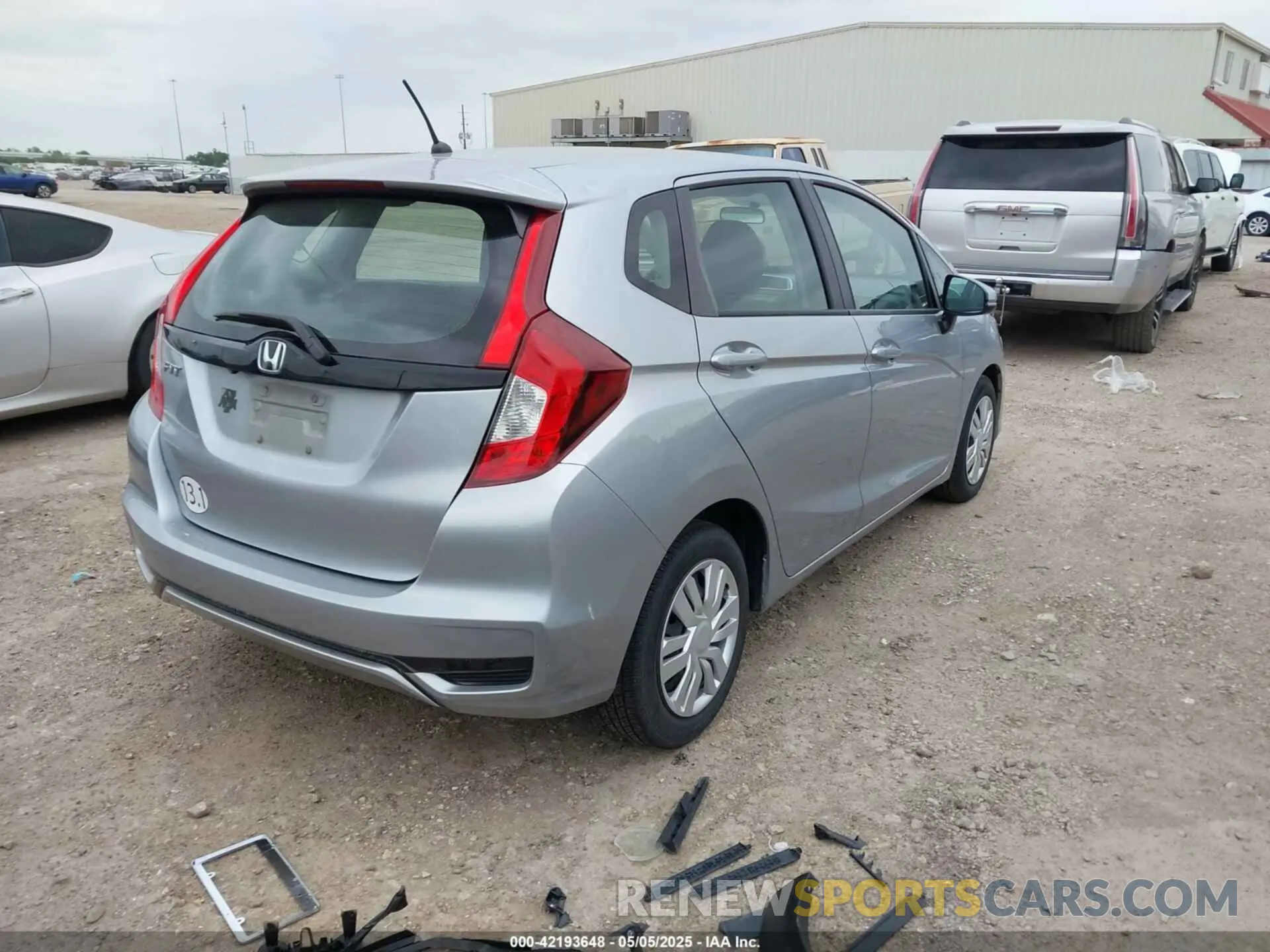 4 Фотография поврежденного автомобиля 3HGGK5H49KM732755 HONDA FIT 2019