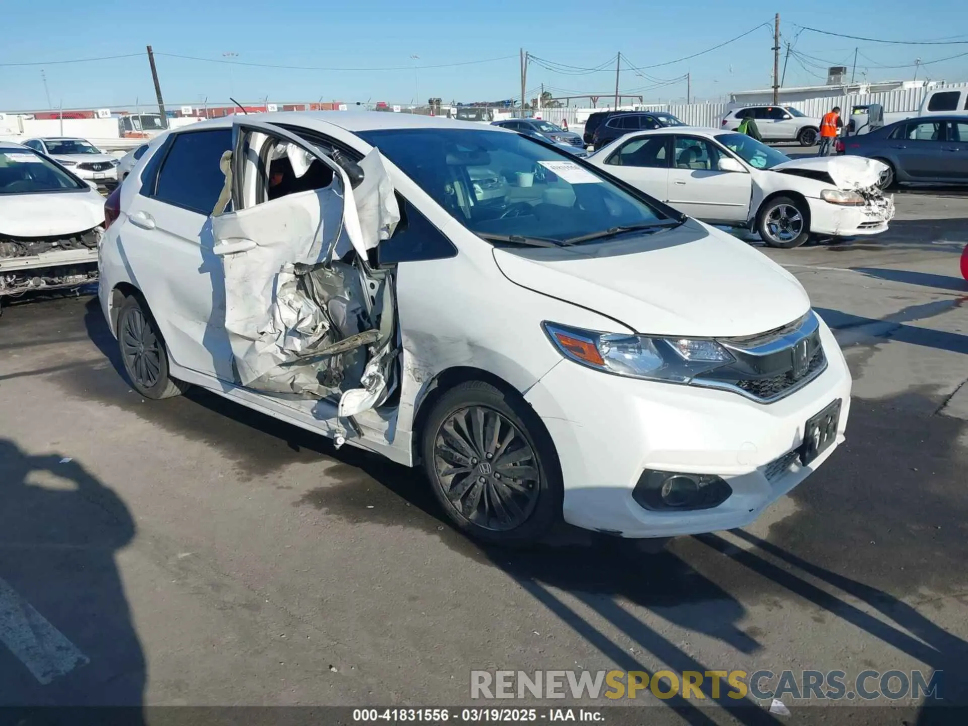 1 Фотография поврежденного автомобиля 3HGGK5H60KM717921 HONDA FIT 2019