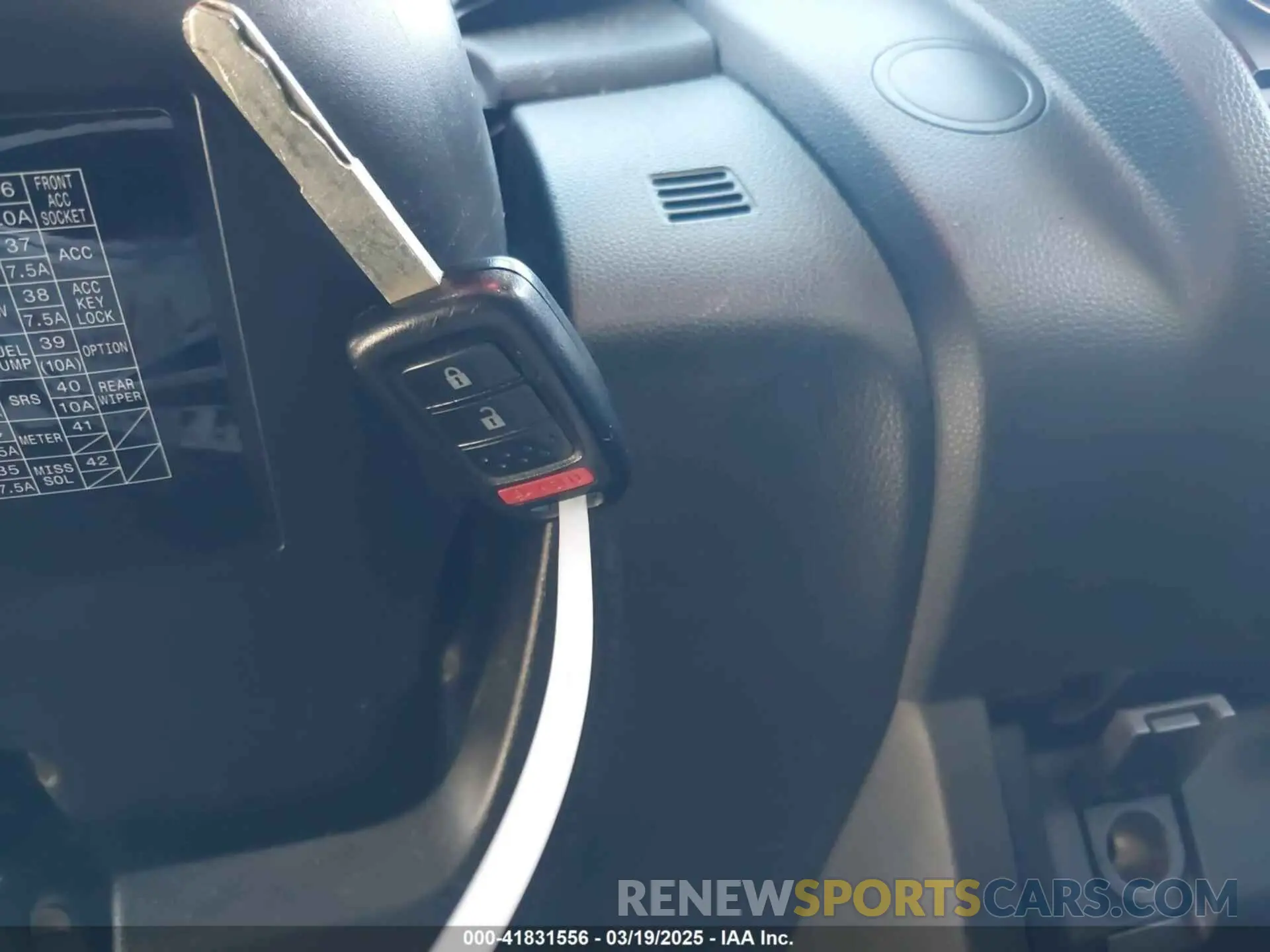11 Фотография поврежденного автомобиля 3HGGK5H60KM717921 HONDA FIT 2019
