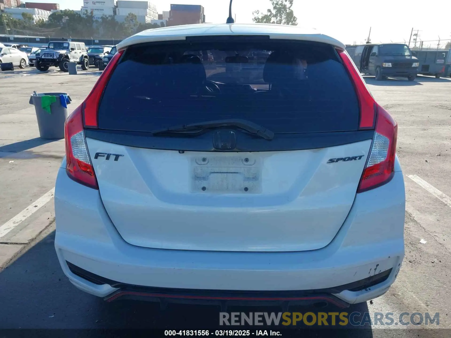 16 Фотография поврежденного автомобиля 3HGGK5H60KM717921 HONDA FIT 2019
