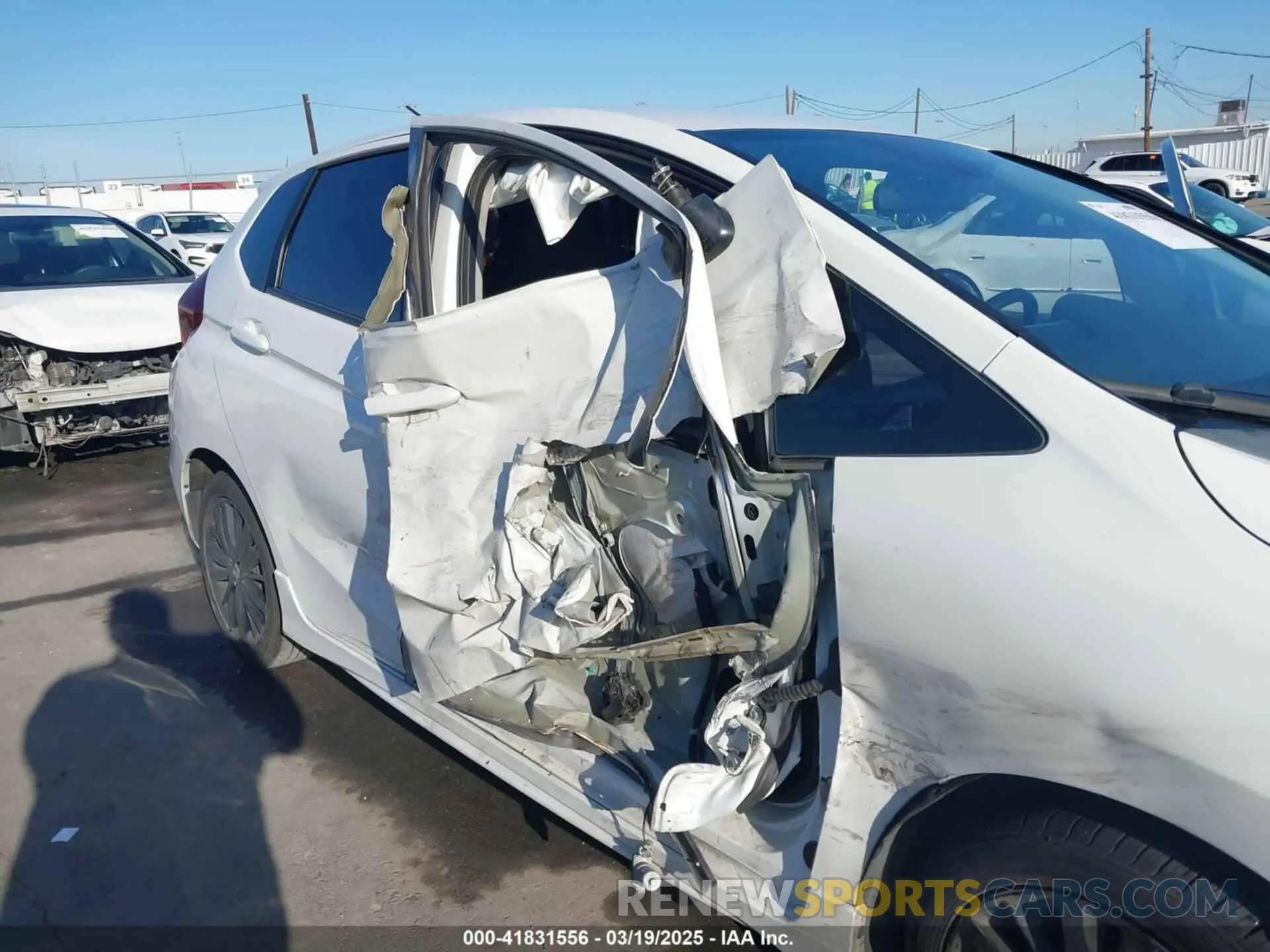 6 Фотография поврежденного автомобиля 3HGGK5H60KM717921 HONDA FIT 2019