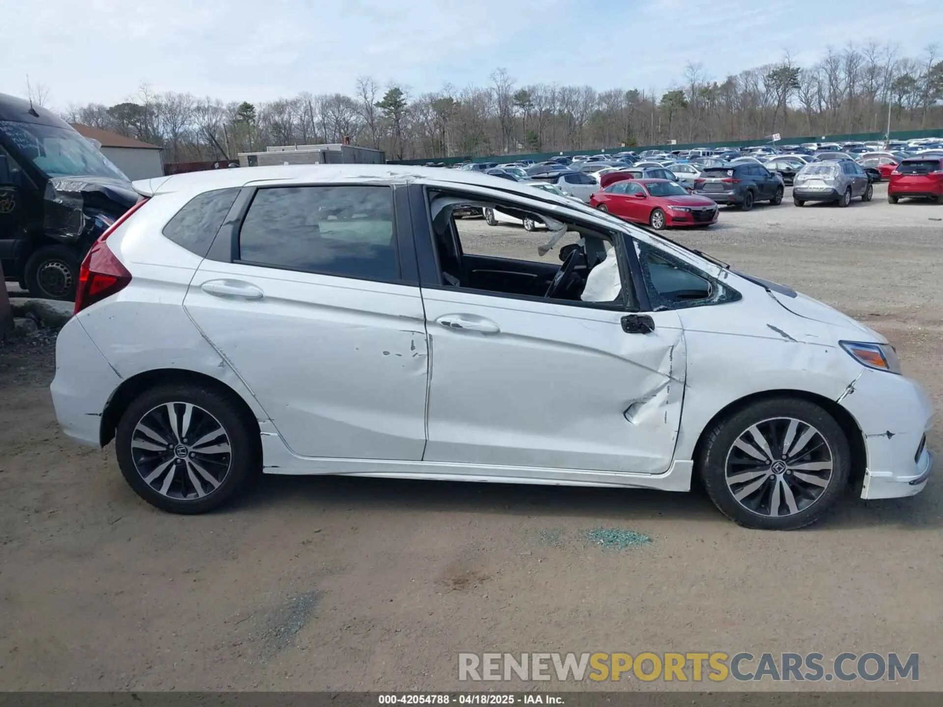14 Photograph of a damaged car 3HGGK5H67KM719889 HONDA FIT 2019