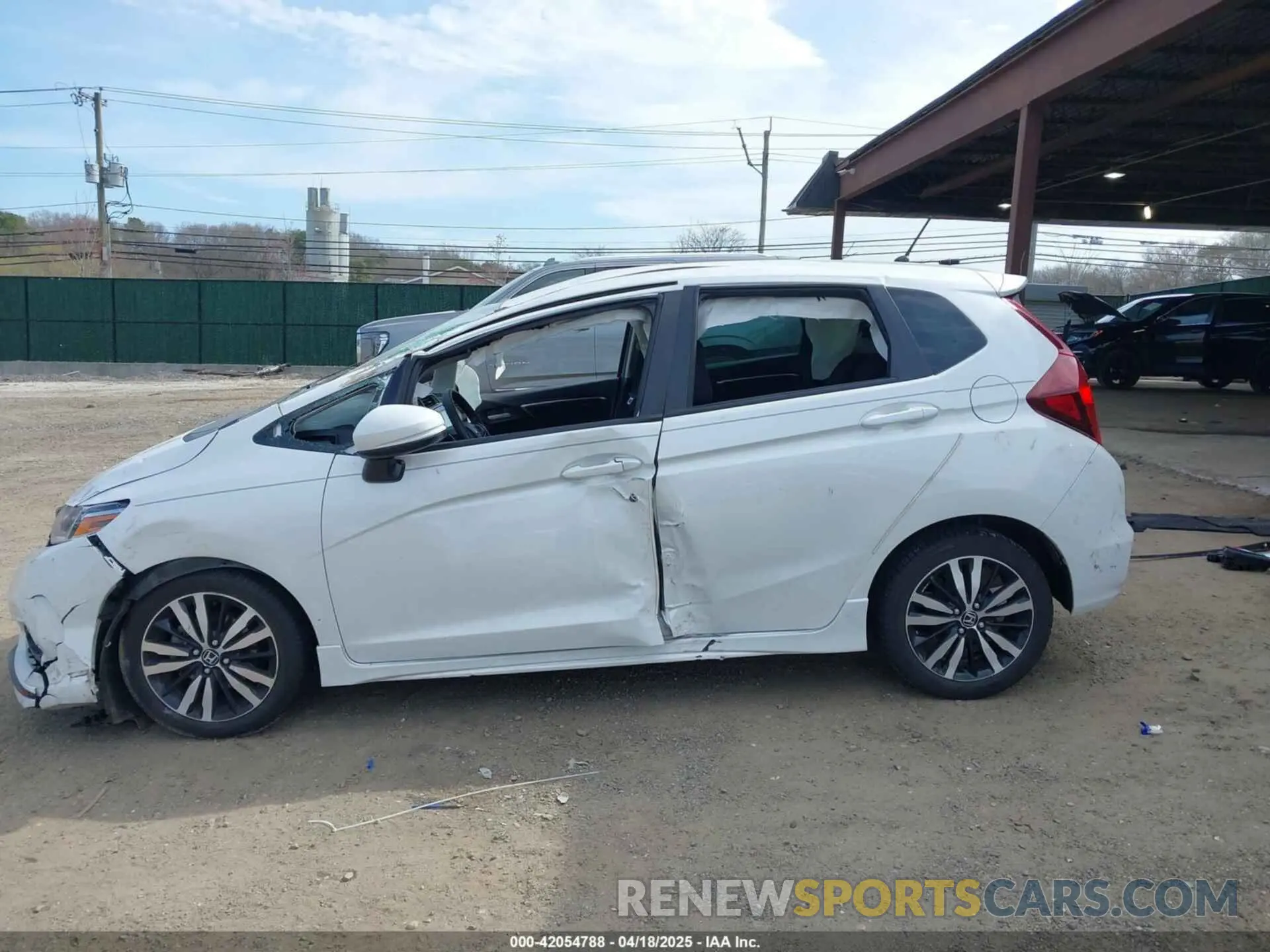 15 Photograph of a damaged car 3HGGK5H67KM719889 HONDA FIT 2019
