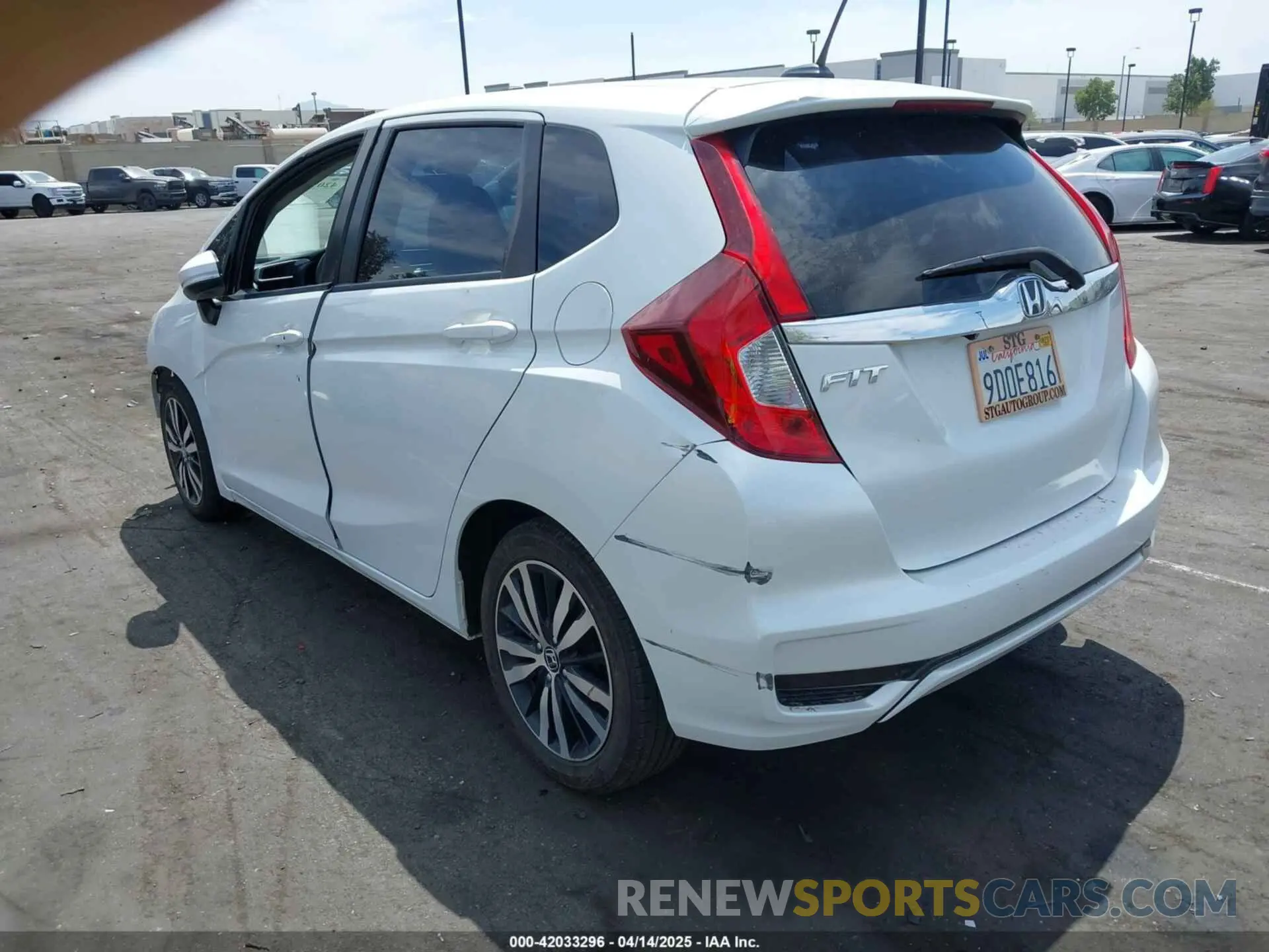 3 Photograph of a damaged car 3HGGK5H80KM715748 HONDA FIT 2019