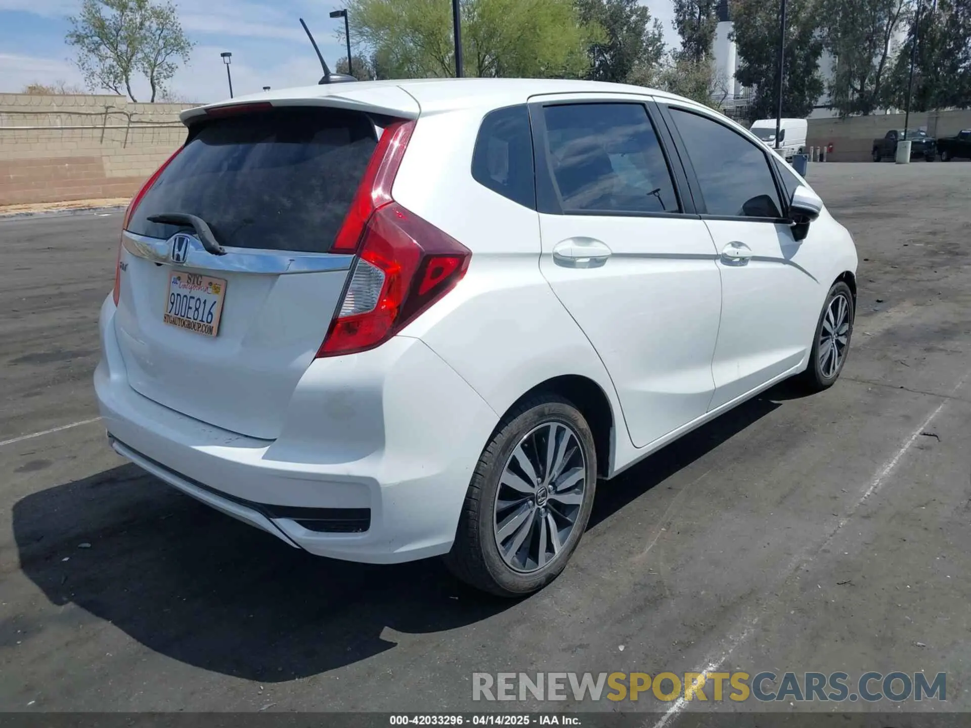 4 Photograph of a damaged car 3HGGK5H80KM715748 HONDA FIT 2019