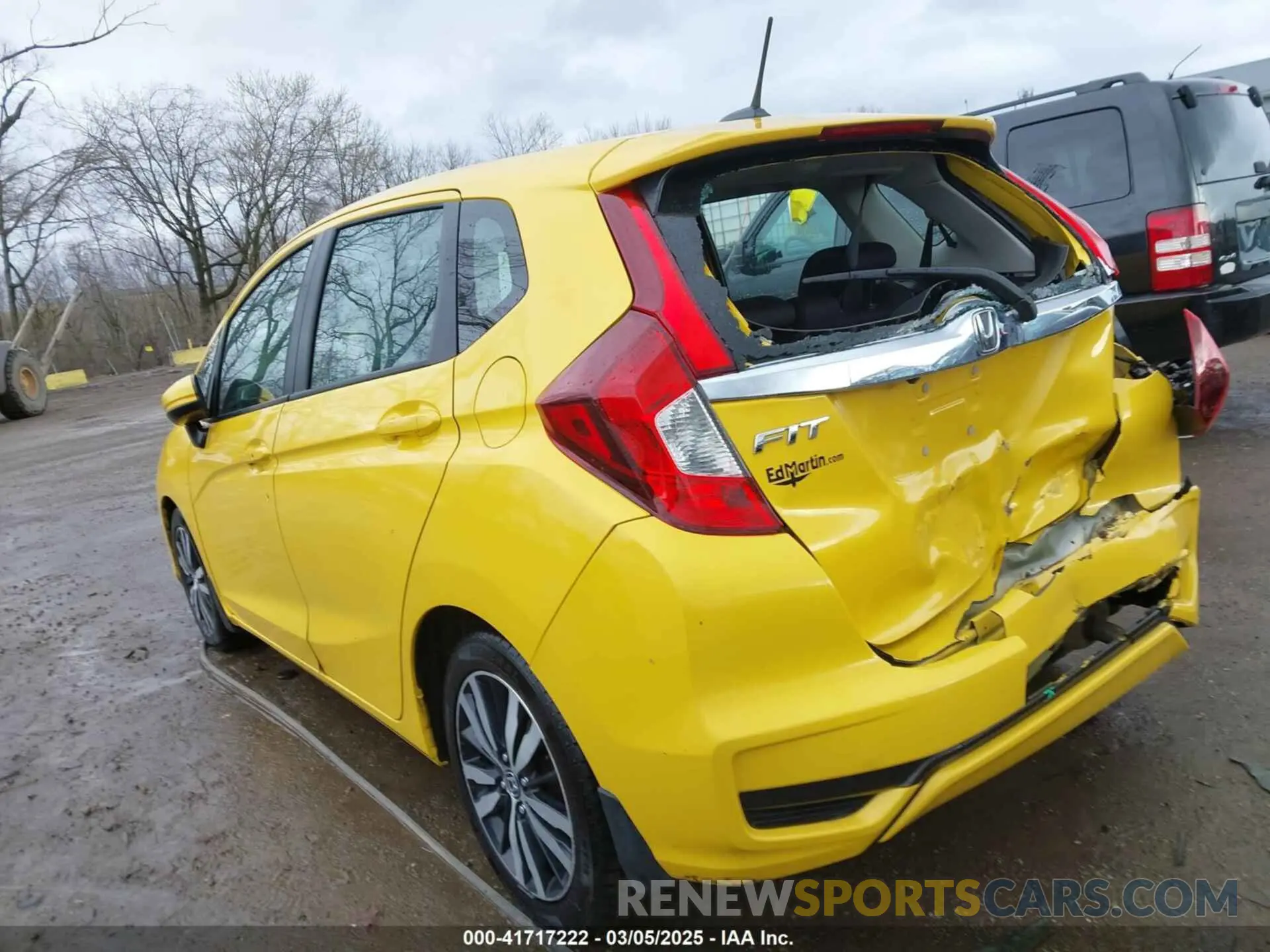 3 Photograph of a damaged car 3HGGK5H81KM712860 HONDA FIT 2019