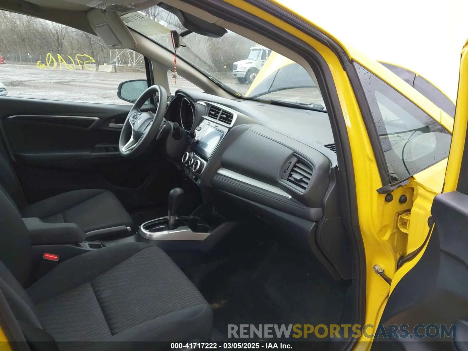 5 Photograph of a damaged car 3HGGK5H81KM712860 HONDA FIT 2019