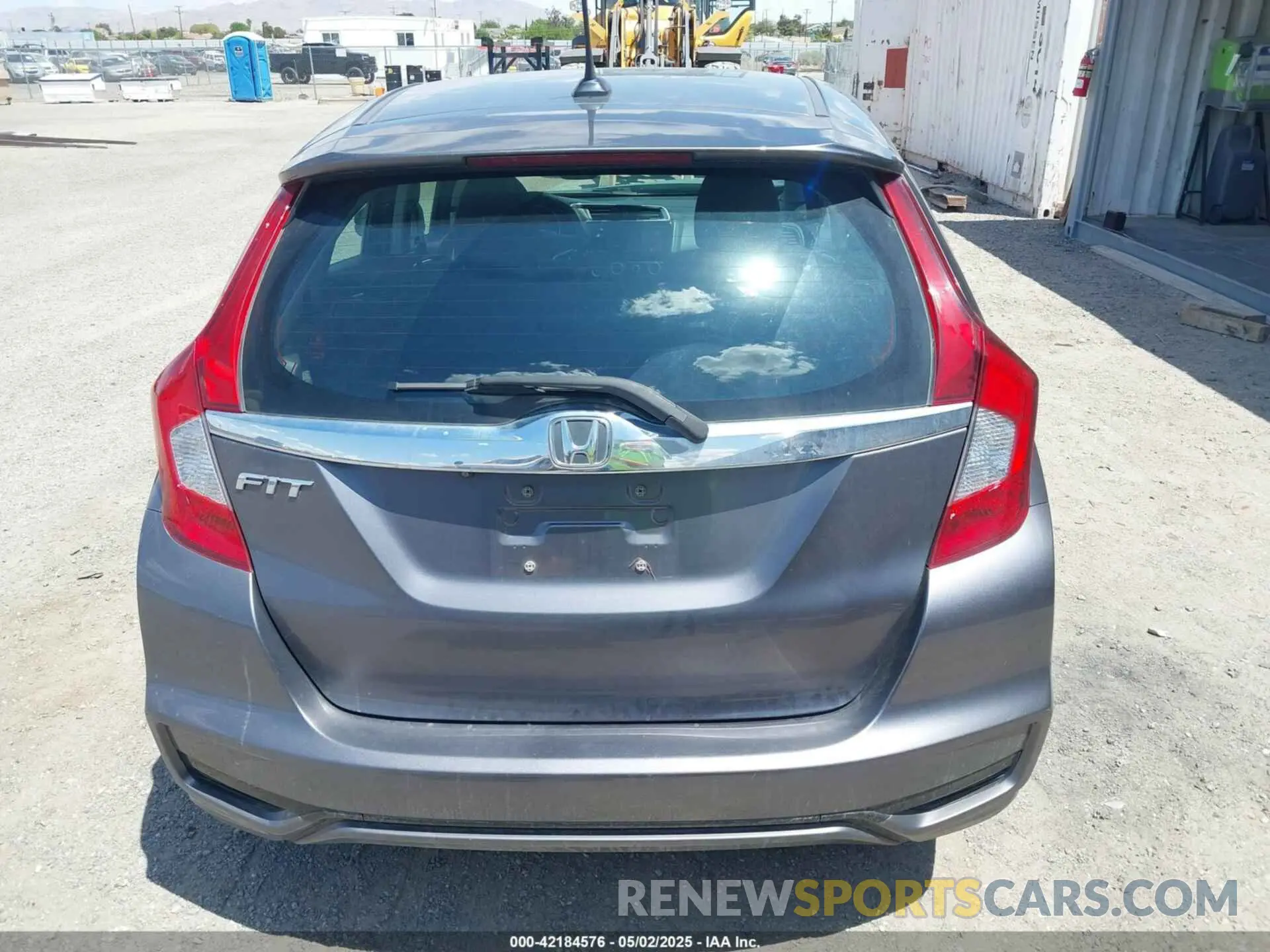 17 Photograph of a damaged car 3HGGK5H82KM738030 HONDA FIT 2019
