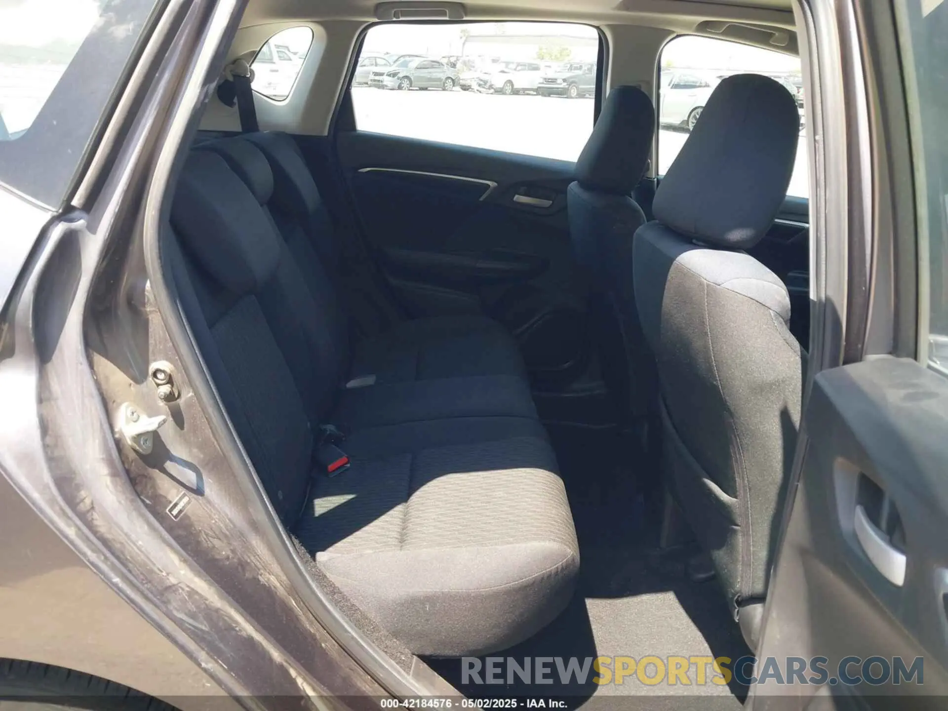 8 Photograph of a damaged car 3HGGK5H82KM738030 HONDA FIT 2019