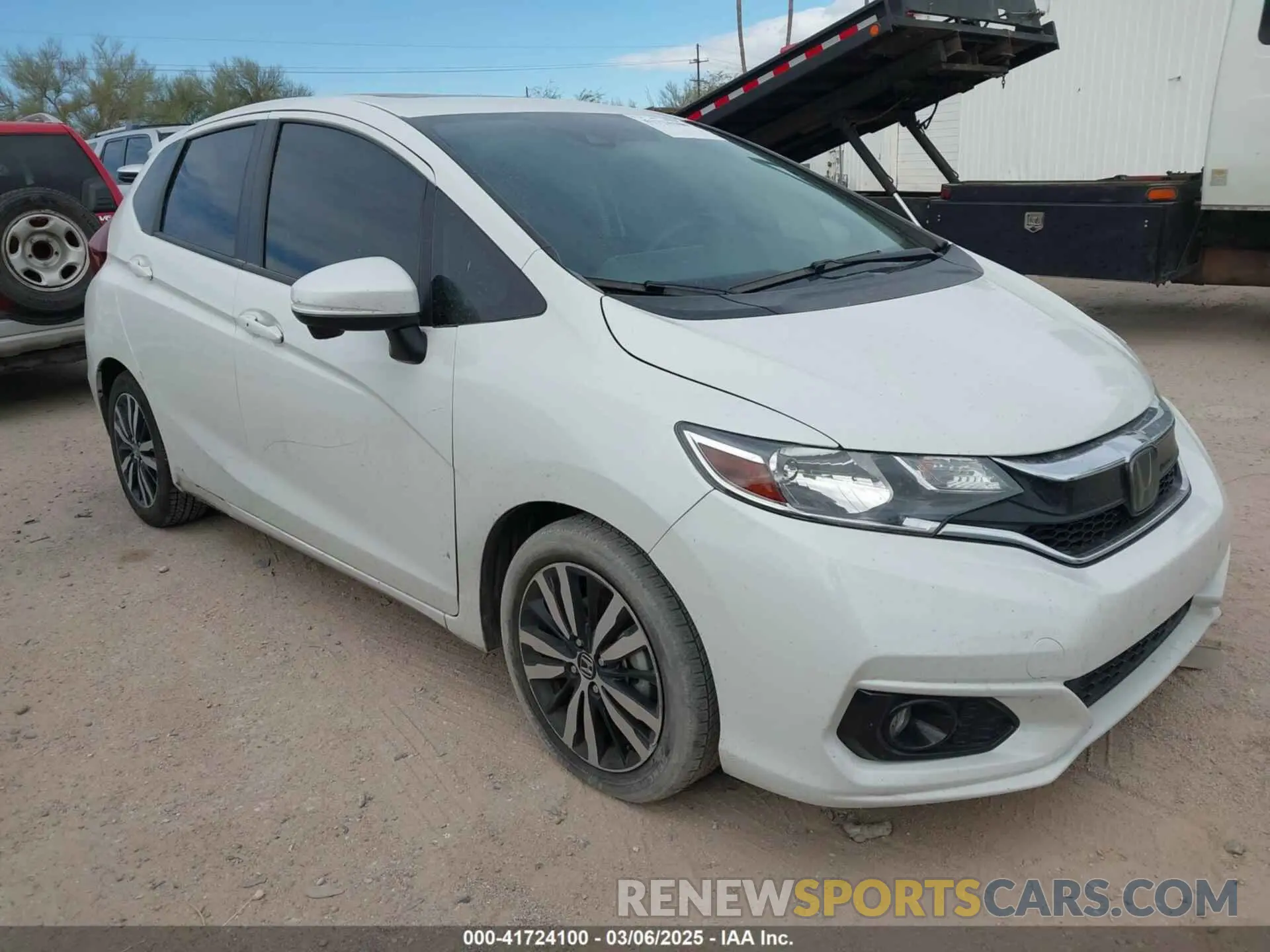 1 Фотография поврежденного автомобиля 3HGGK5H82KM741039 HONDA FIT 2019