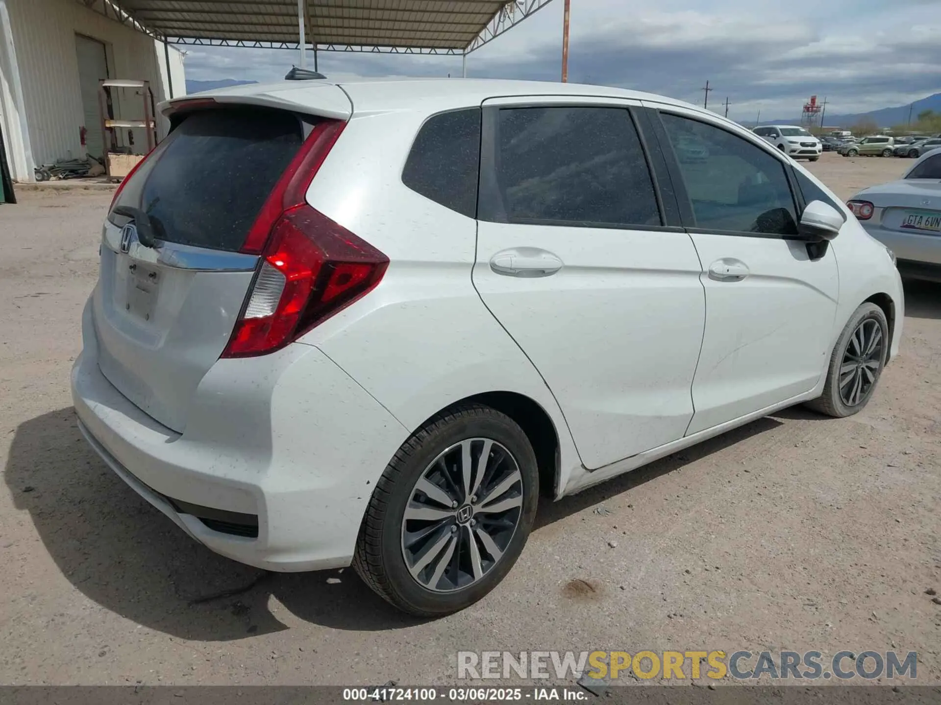 4 Фотография поврежденного автомобиля 3HGGK5H82KM741039 HONDA FIT 2019
