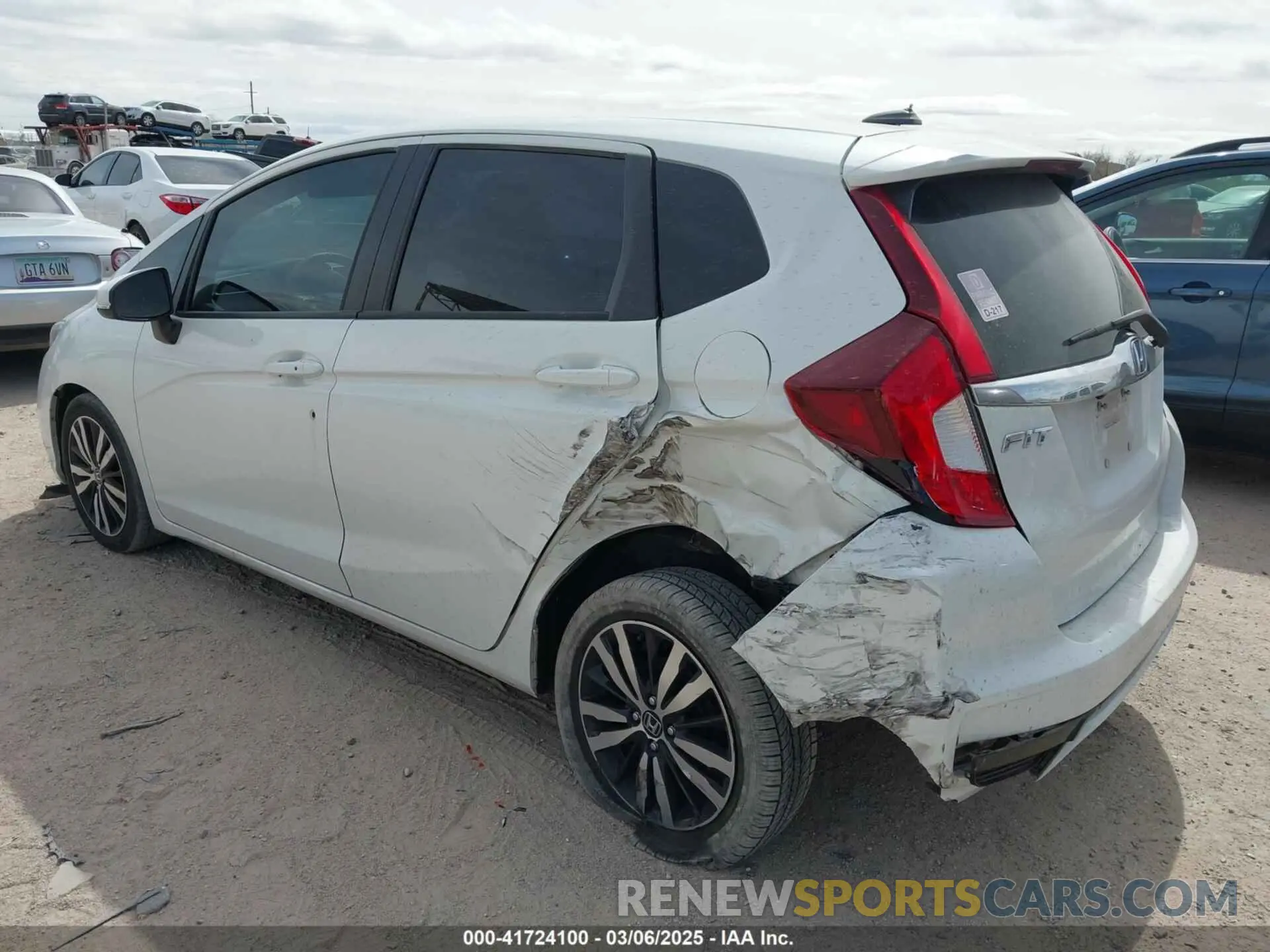 6 Фотография поврежденного автомобиля 3HGGK5H82KM741039 HONDA FIT 2019