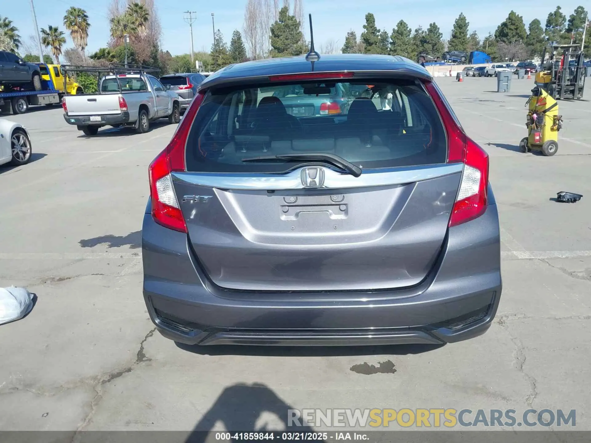 17 Photograph of a damaged car 3HGGK5H84KM742208 HONDA FIT 2019