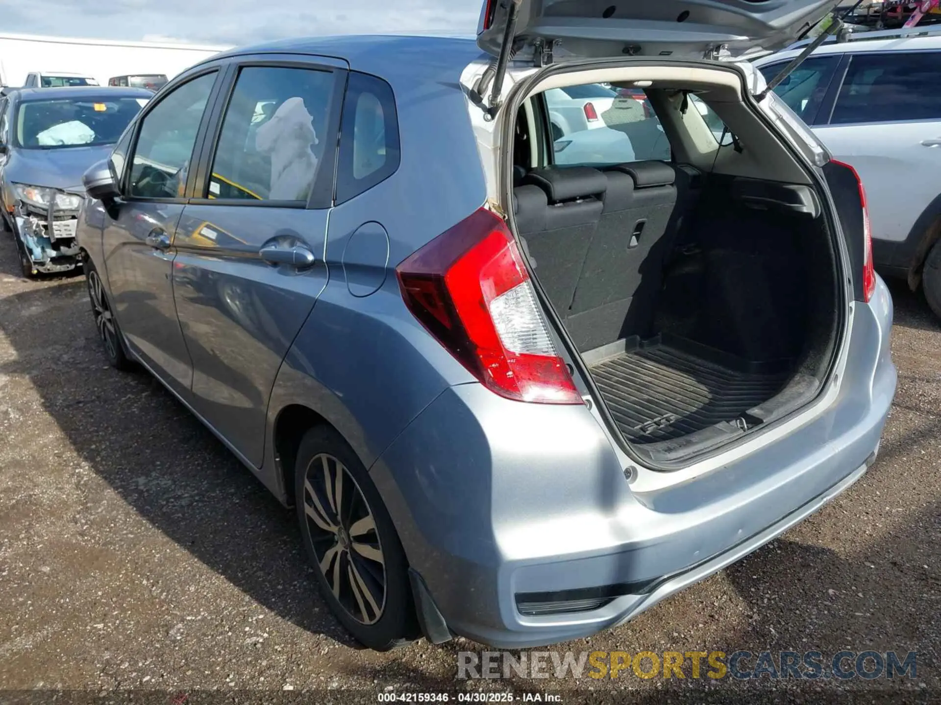 3 Photograph of a damaged car 3HGGK5H86KM717617 HONDA FIT 2019