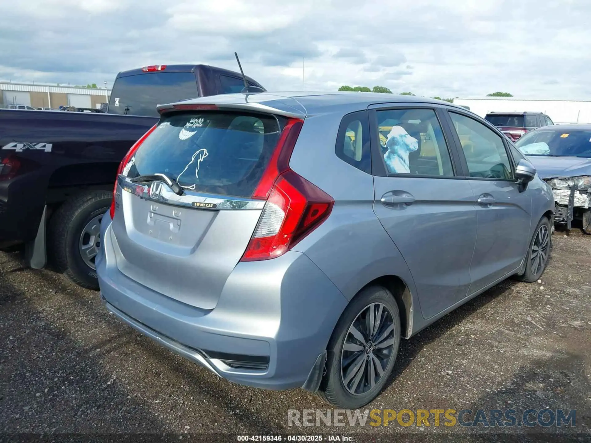 4 Photograph of a damaged car 3HGGK5H86KM717617 HONDA FIT 2019