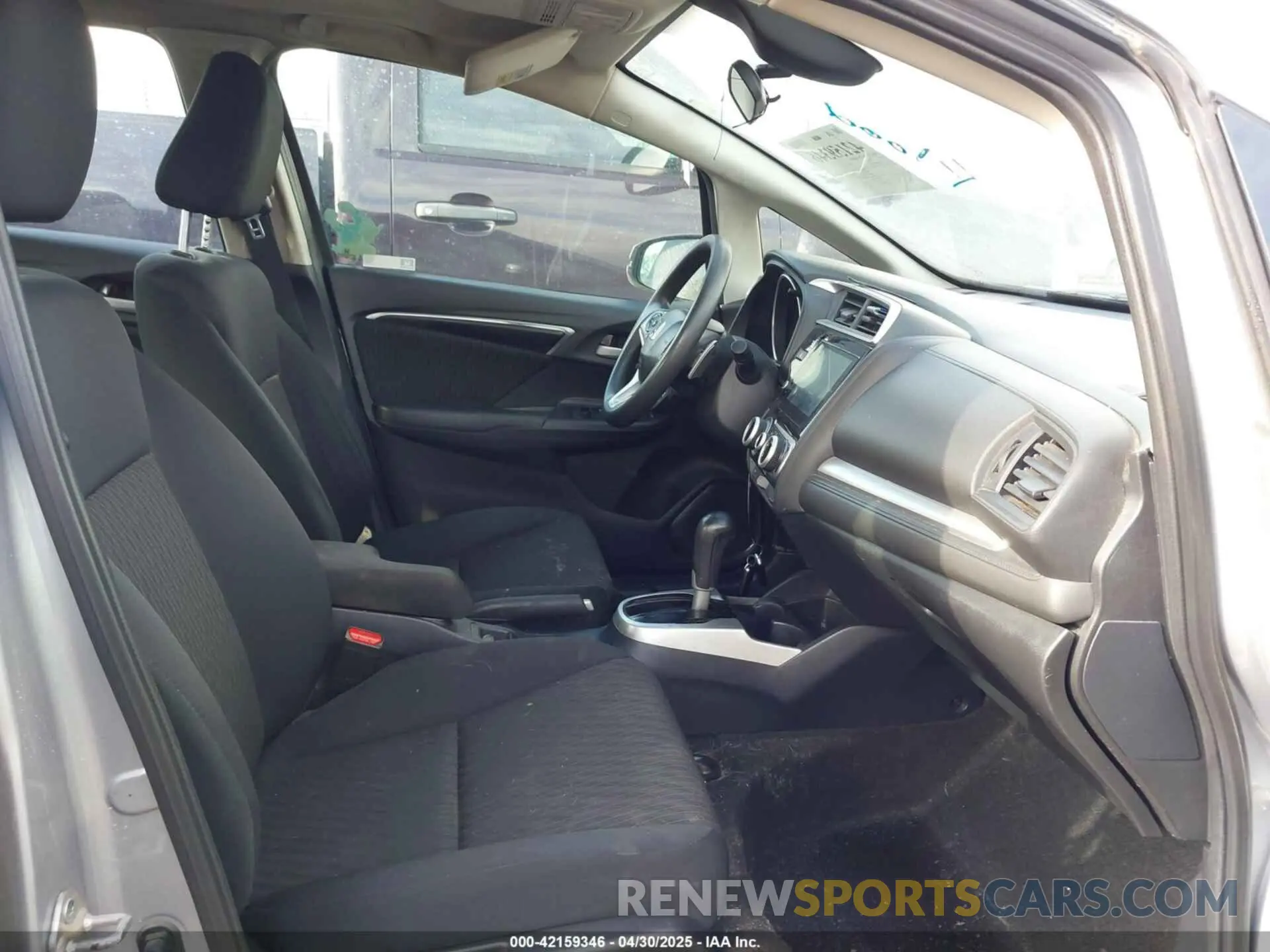 5 Photograph of a damaged car 3HGGK5H86KM717617 HONDA FIT 2019