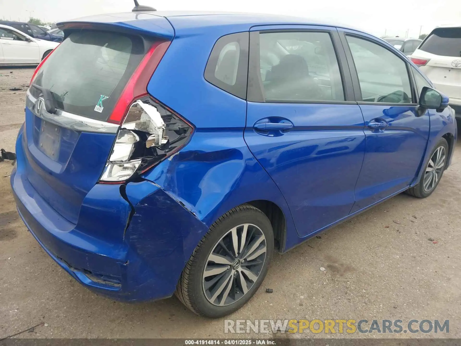 4 Photograph of a damaged car 3HGGK5H87KM707551 HONDA FIT 2019