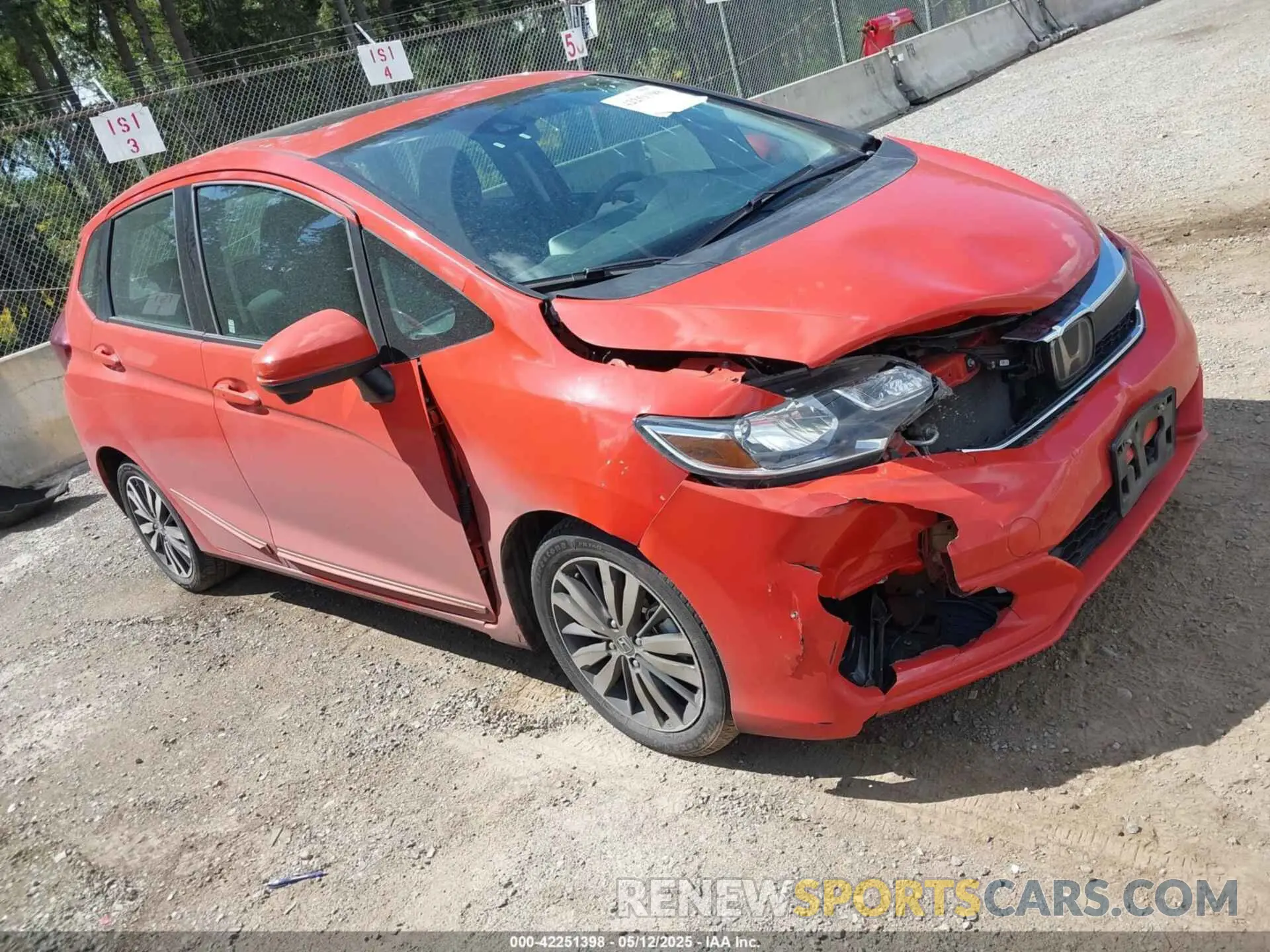 1 Фотография поврежденного автомобиля 3HGGK5H87KM722342 HONDA FIT 2019
