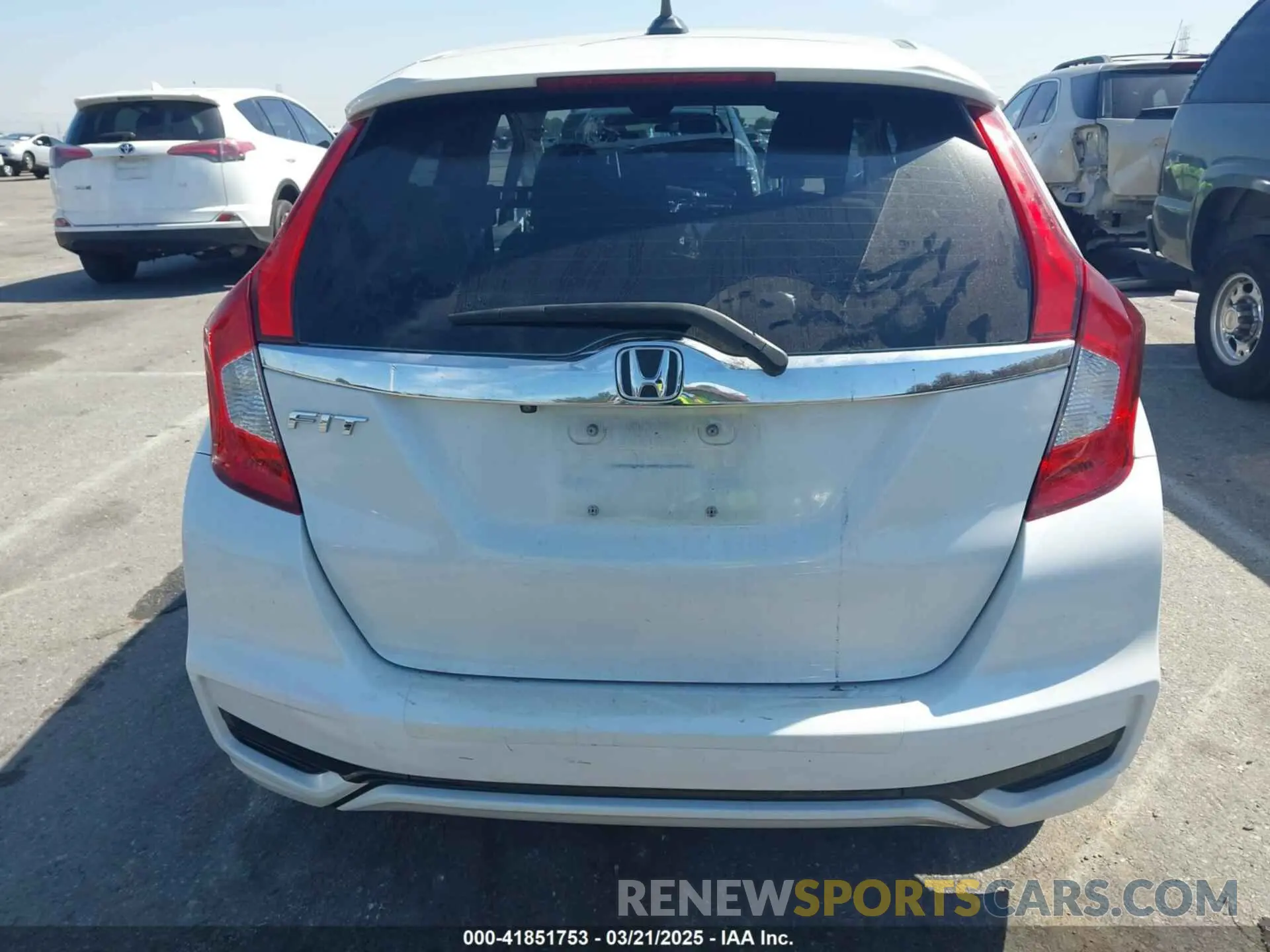 17 Photograph of a damaged car 3HGGK5H87KM731851 HONDA FIT 2019