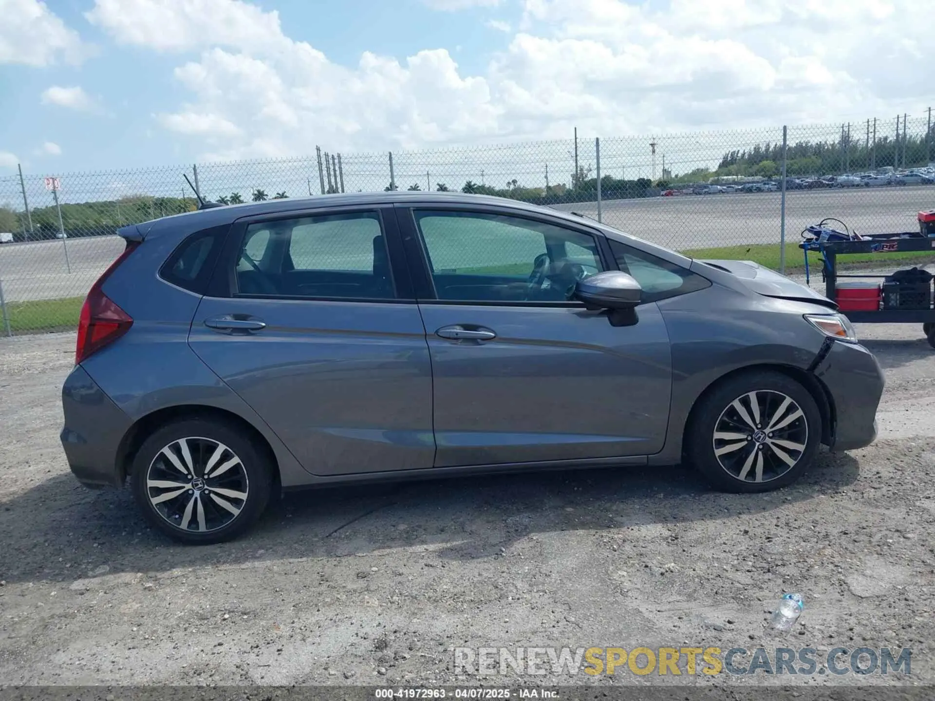 13 Фотография поврежденного автомобиля 3HGGK5H87KM735382 HONDA FIT 2019