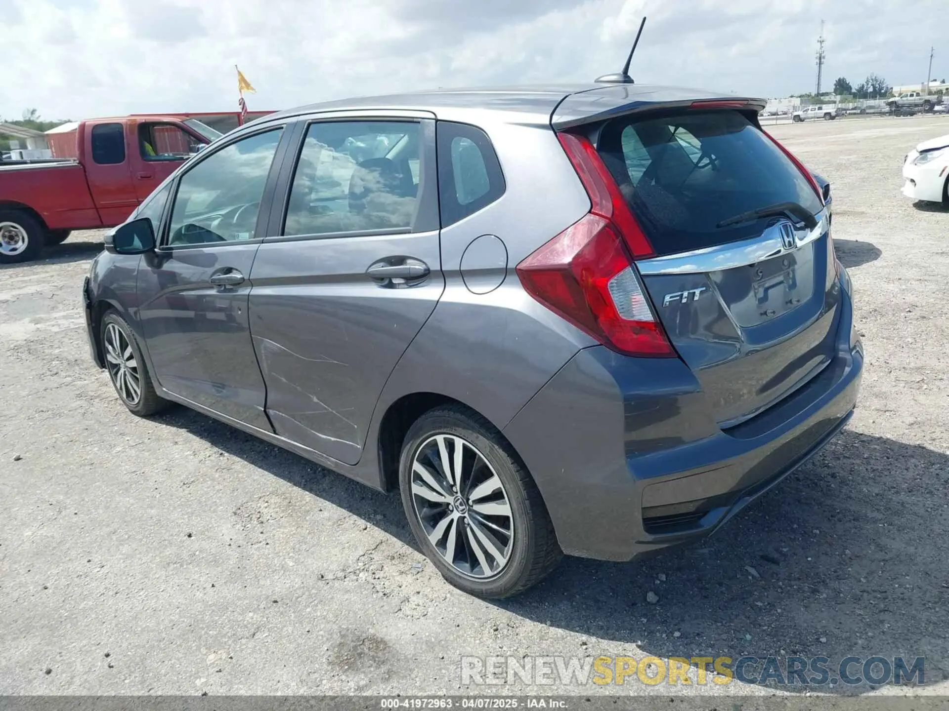 3 Фотография поврежденного автомобиля 3HGGK5H87KM735382 HONDA FIT 2019
