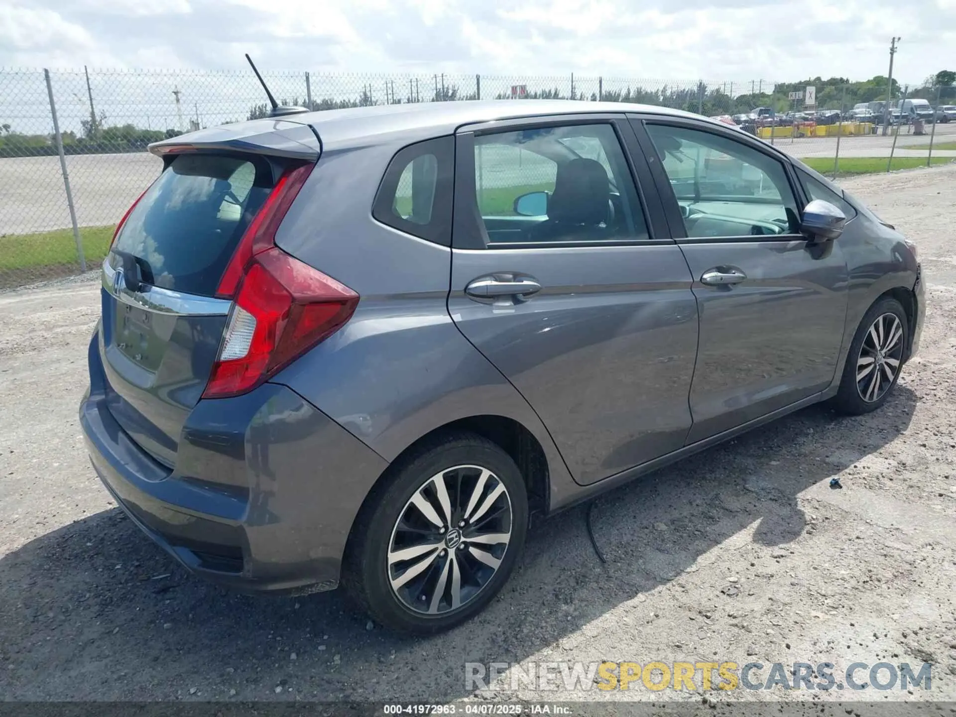 4 Фотография поврежденного автомобиля 3HGGK5H87KM735382 HONDA FIT 2019