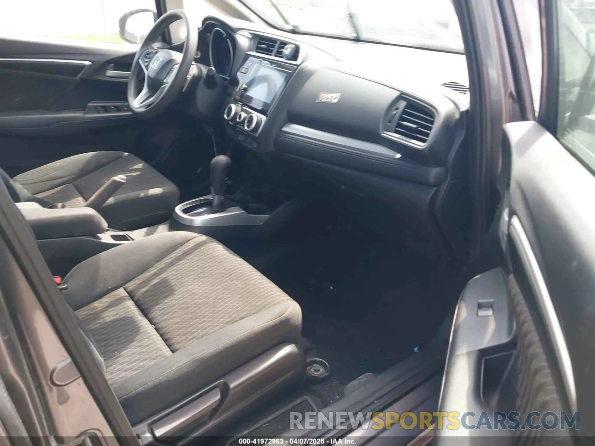 5 Фотография поврежденного автомобиля 3HGGK5H87KM735382 HONDA FIT 2019