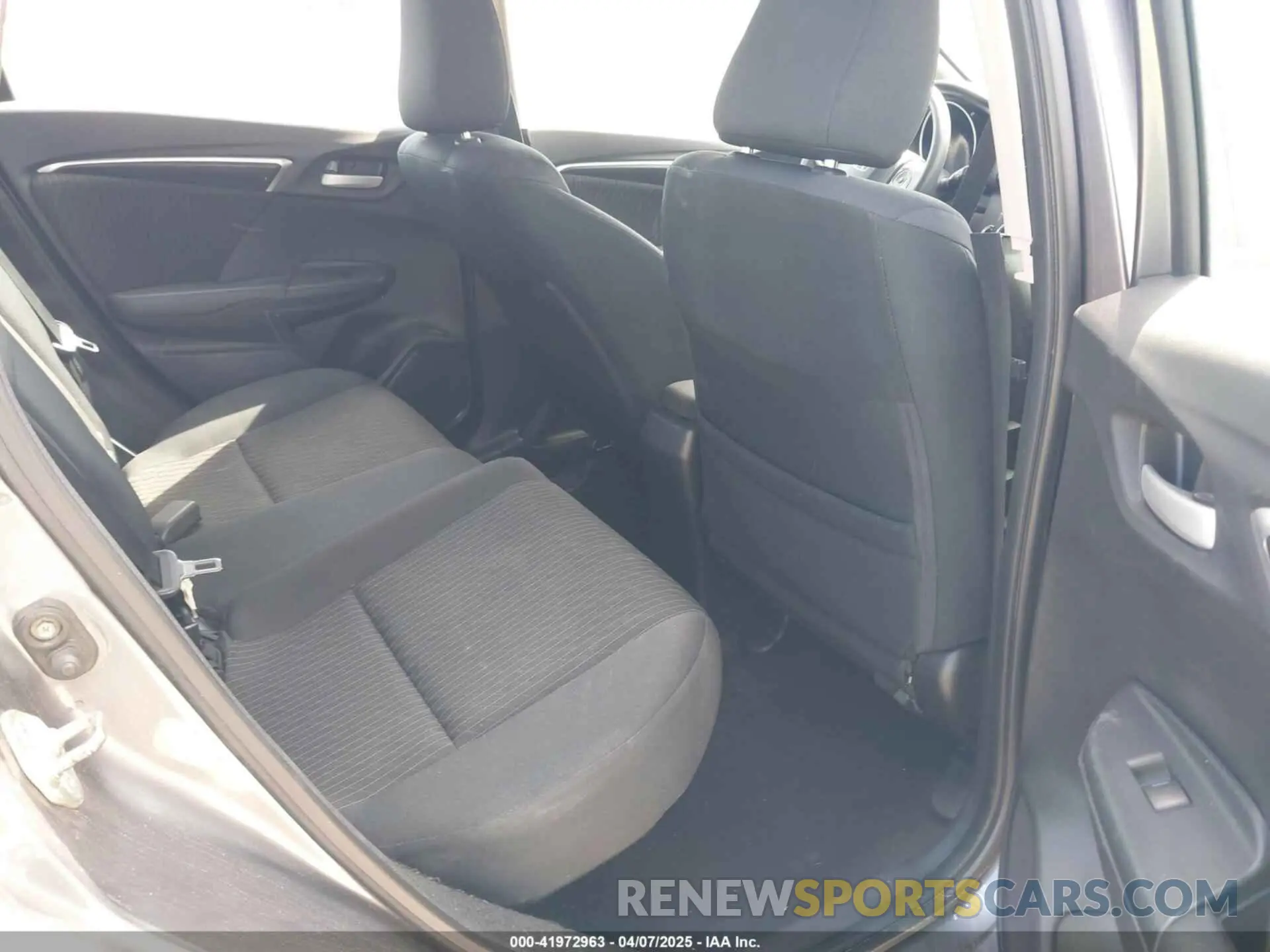 8 Фотография поврежденного автомобиля 3HGGK5H87KM735382 HONDA FIT 2019