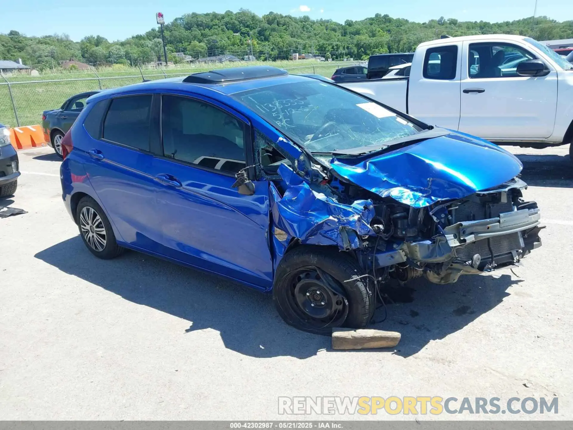 1 Фотография поврежденного автомобиля 3HGGK5H89KM753110 HONDA FIT 2019
